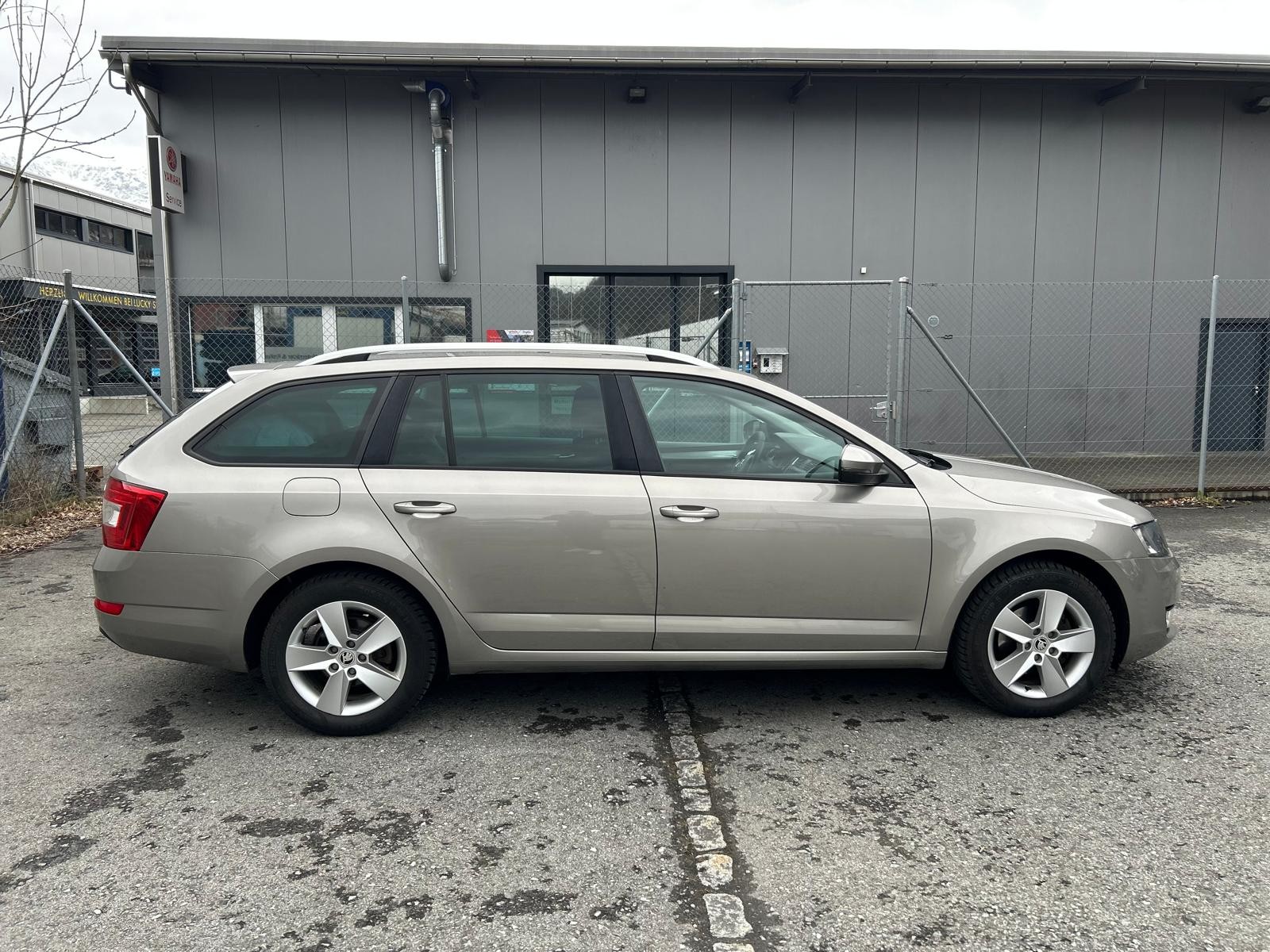SKODA Octavia Combi 2.0 TDI Ambition 4x4-image-6