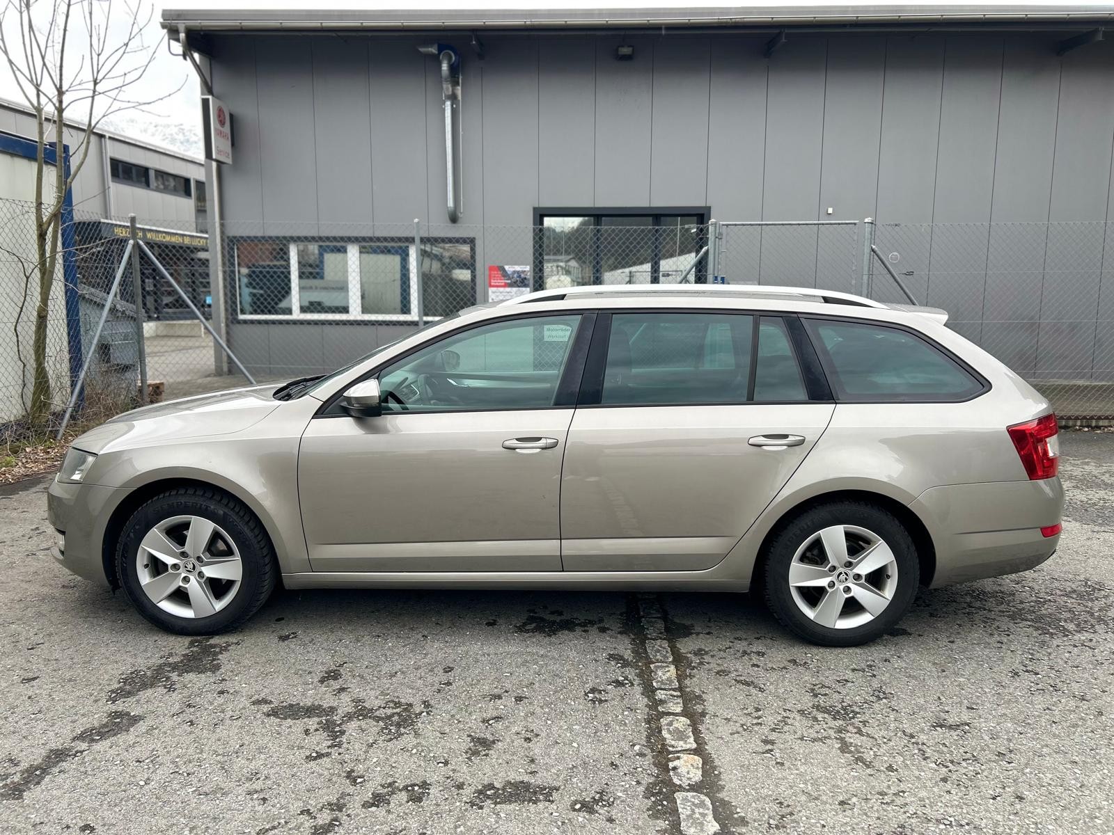 SKODA Octavia Combi 2.0 TDI Ambition 4x4-image-7