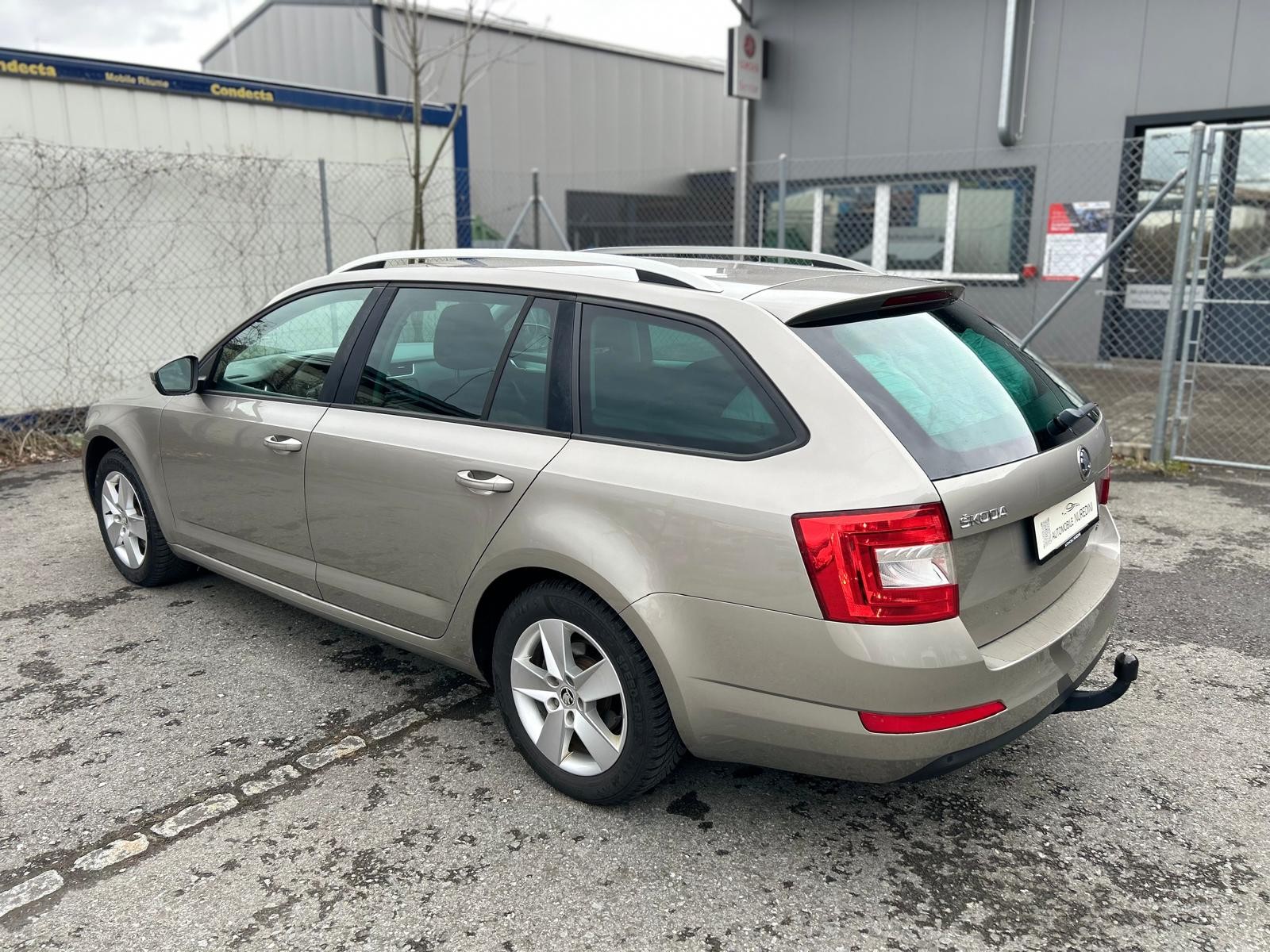 SKODA Octavia Combi 2.0 TDI Ambition 4x4-image-2
