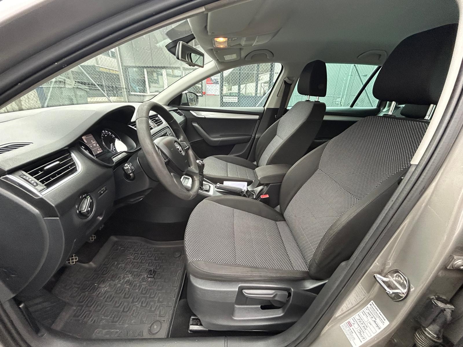 SKODA Octavia Combi 2.0 TDI Ambition 4x4-image-11