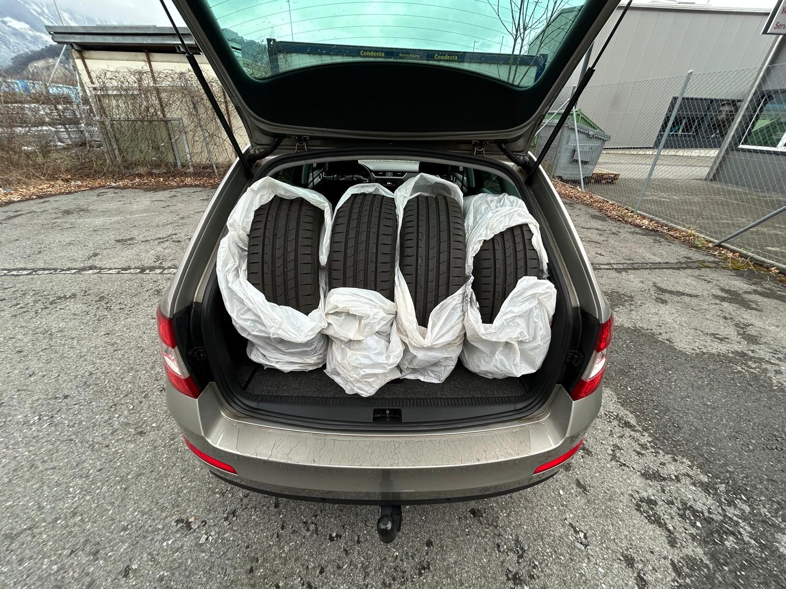 SKODA Octavia Combi 2.0 TDI Ambition 4x4-image-14
