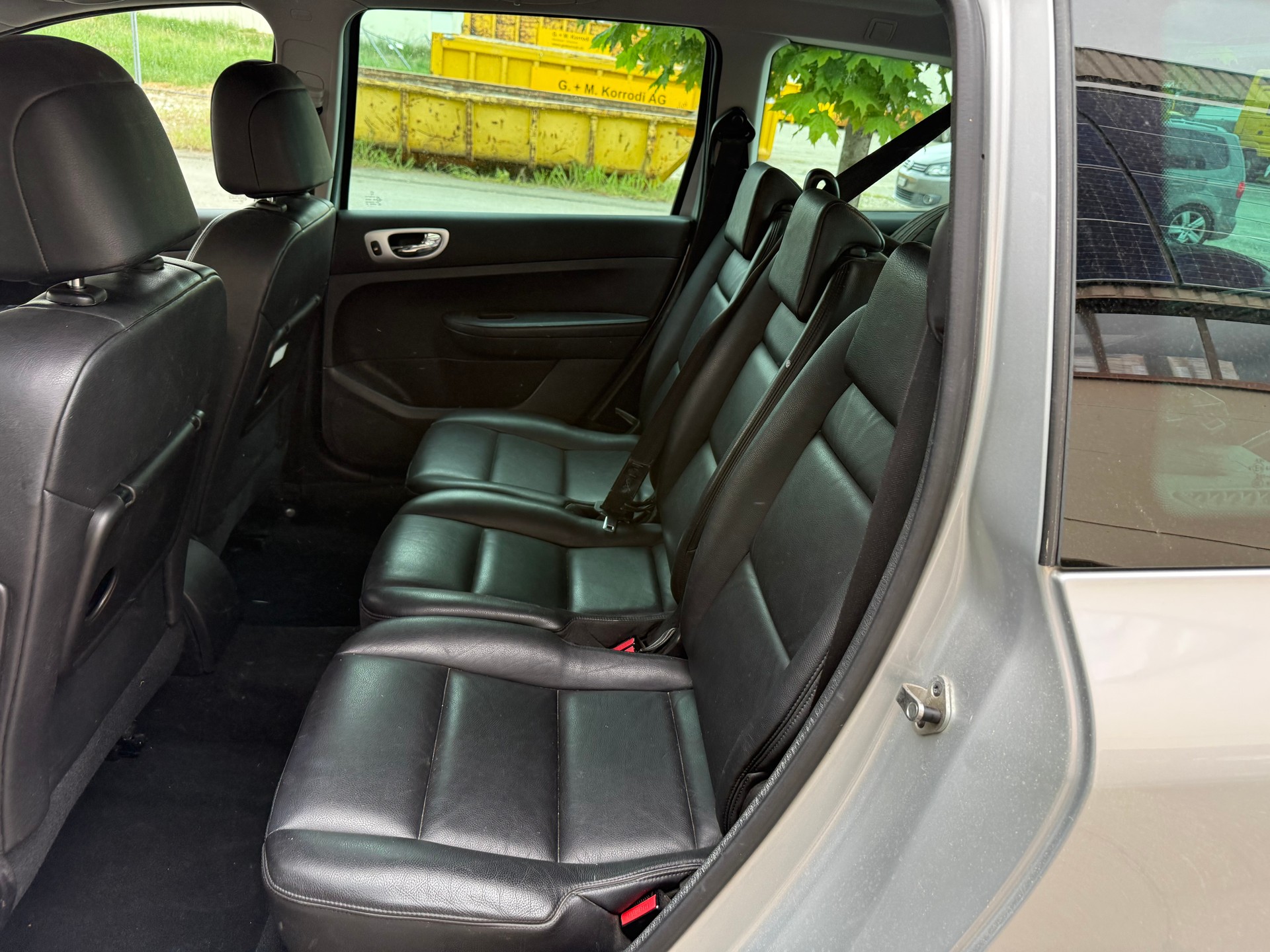 PEUGEOT 307 SW 2.0 HDI Platinum Edition-image-8