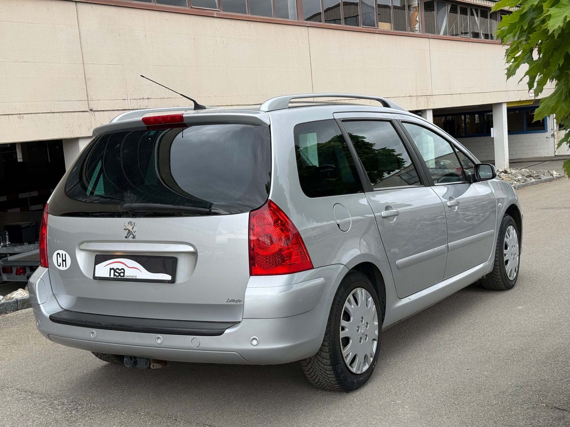 PEUGEOT 307 SW 2.0 HDI Platinum Edition-image-5