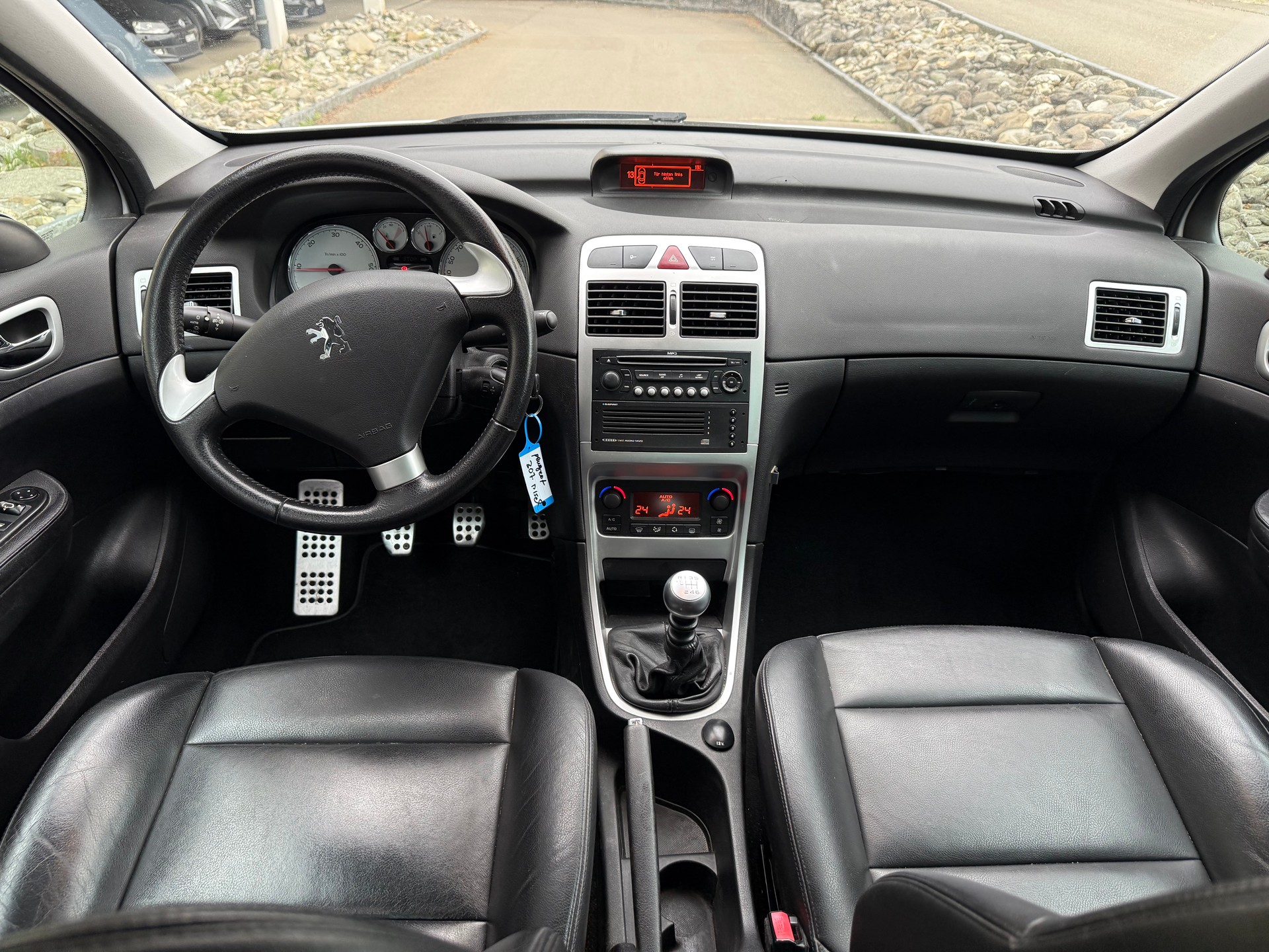 PEUGEOT 307 SW 2.0 HDI Platinum Edition-image-7