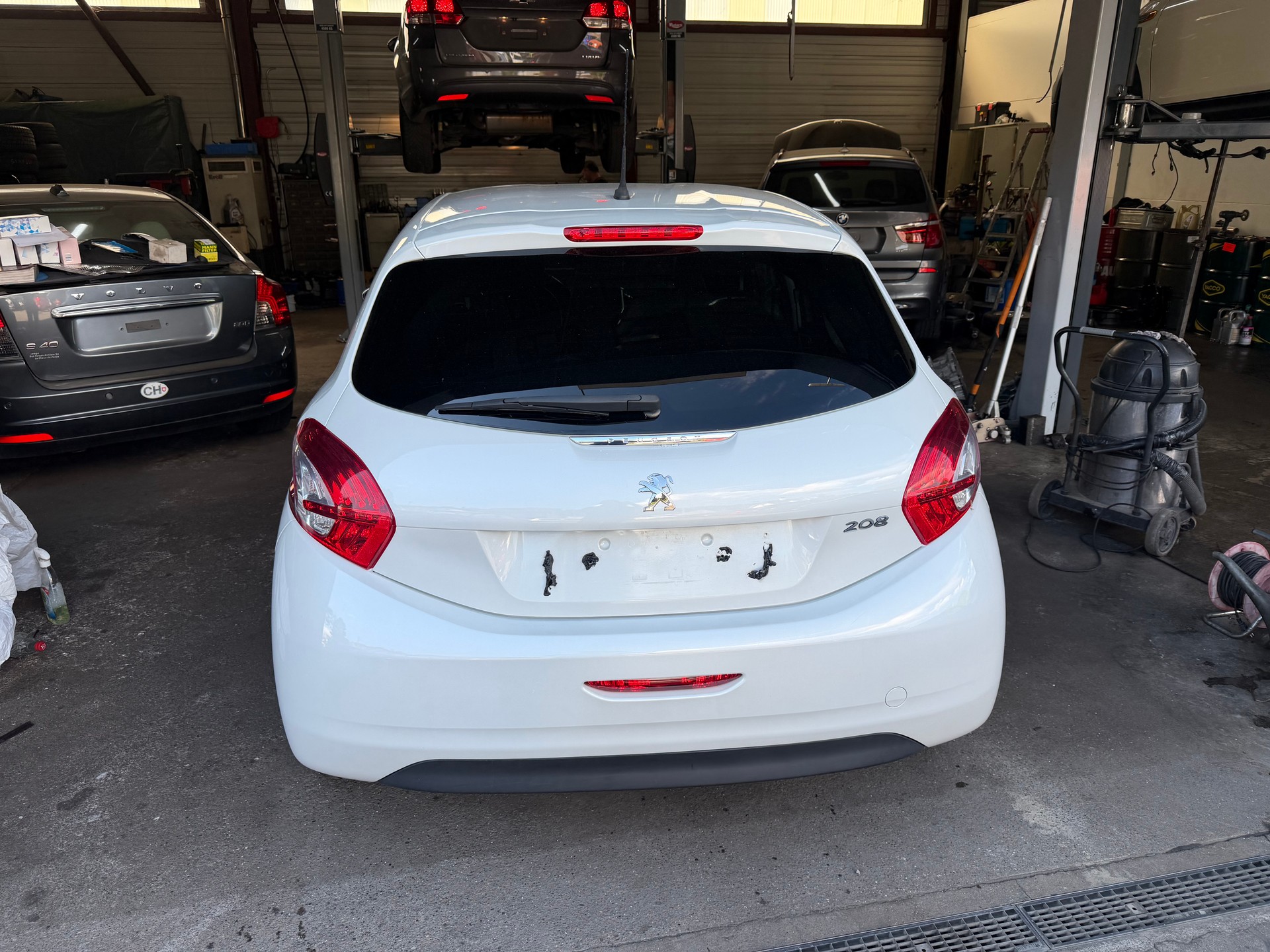 PEUGEOT 208 1.2 VTI Roland Garros-image-3