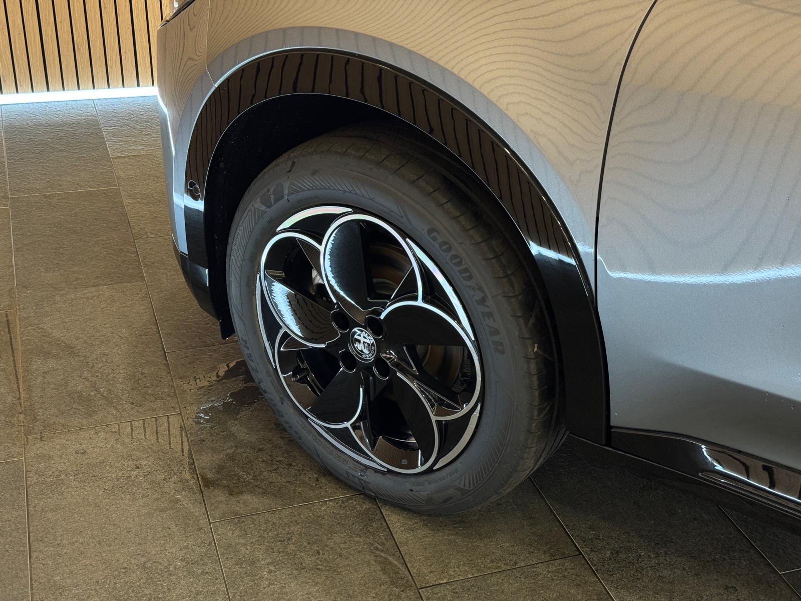 ALFA ROMEO Junior 1.2 48V Hybrid Q4 *Arese Grau*-image-7