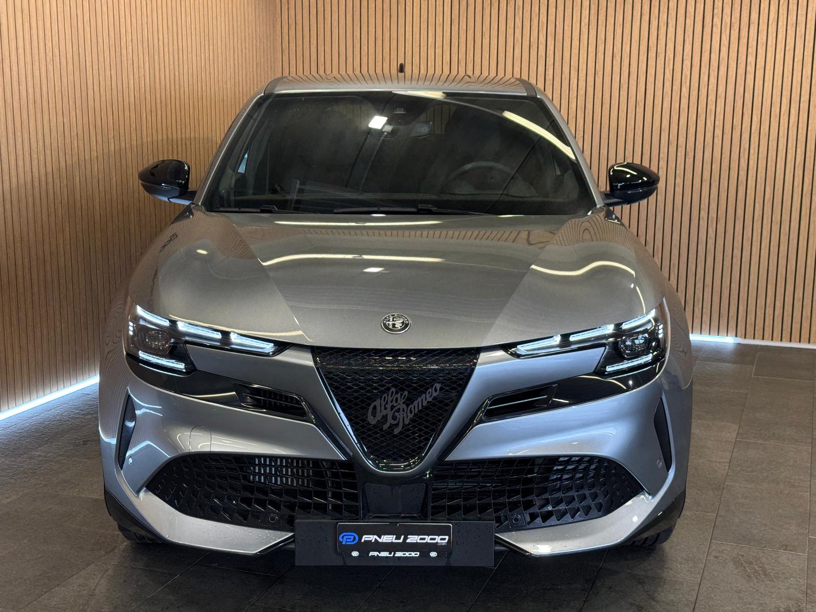 ALFA ROMEO Junior 1.2 48V Hybrid Q4 *Arese Grau*-image-1