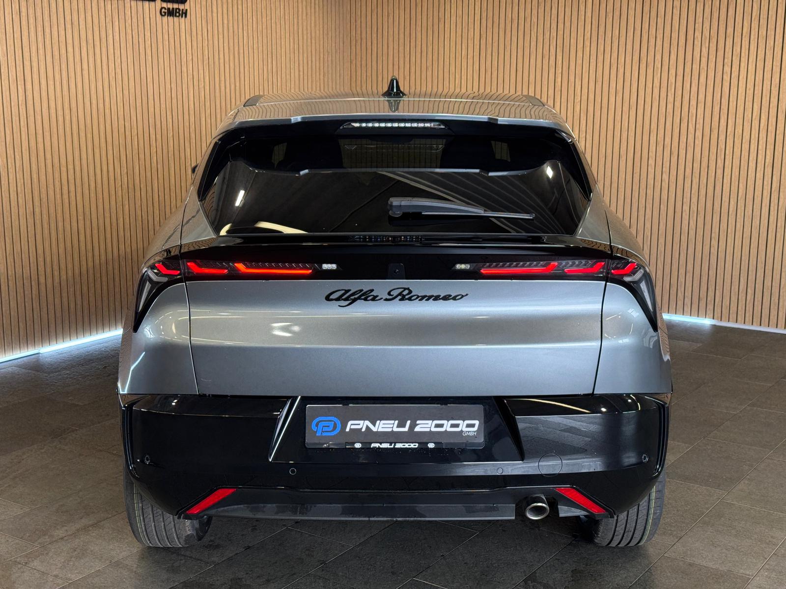 ALFA ROMEO Junior 1.2 48V Hybrid Q4 *Arese Grau*-image-5