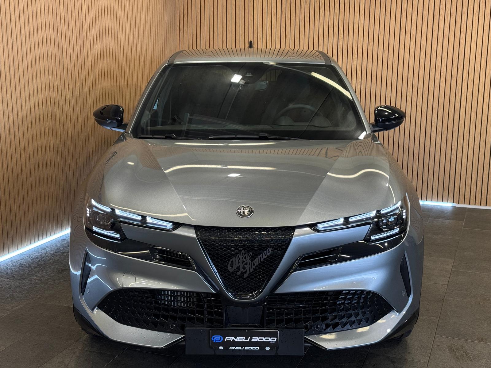 ALFA ROMEO Junior 1.2 48V Hybrid Q4 *Arese Grau*-image-2