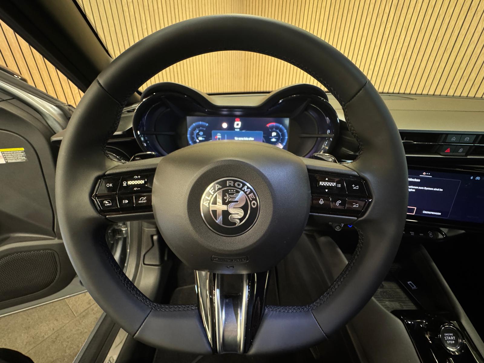 ALFA ROMEO Junior 1.2 48V Hybrid Q4 *Arese Grau*-image-13