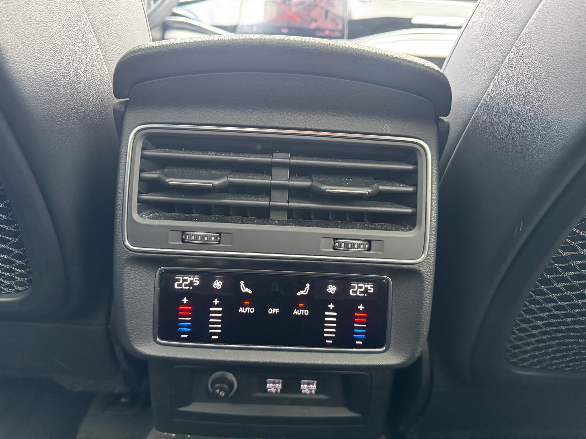 AUDI Q8 50 TDI S-Line quattro tiptronic-image-18