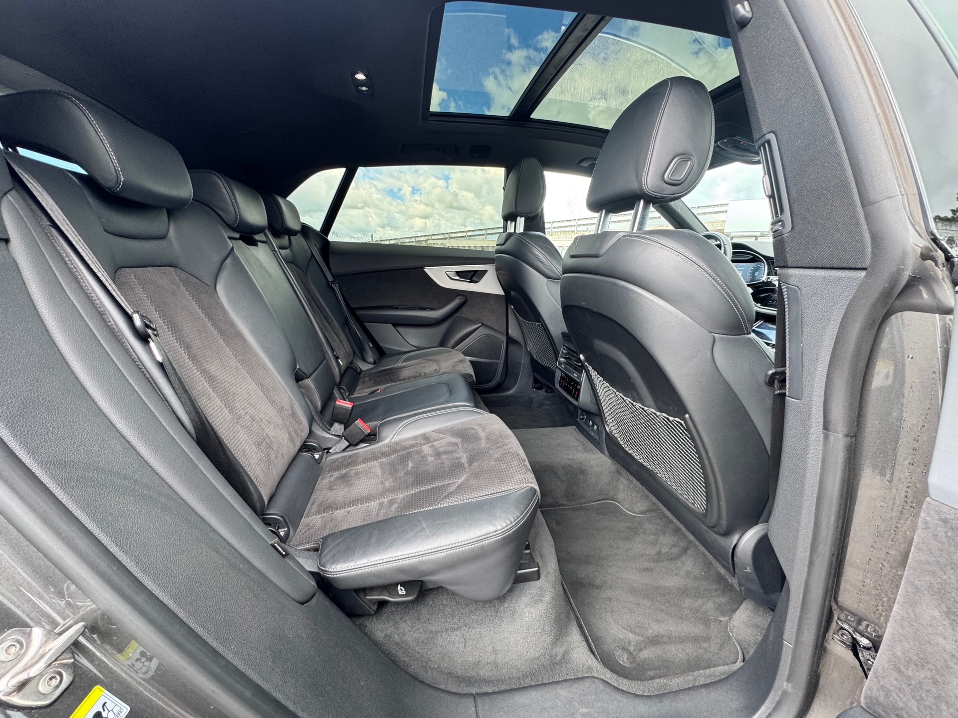 AUDI Q8 50 TDI S-Line quattro tiptronic-image-17