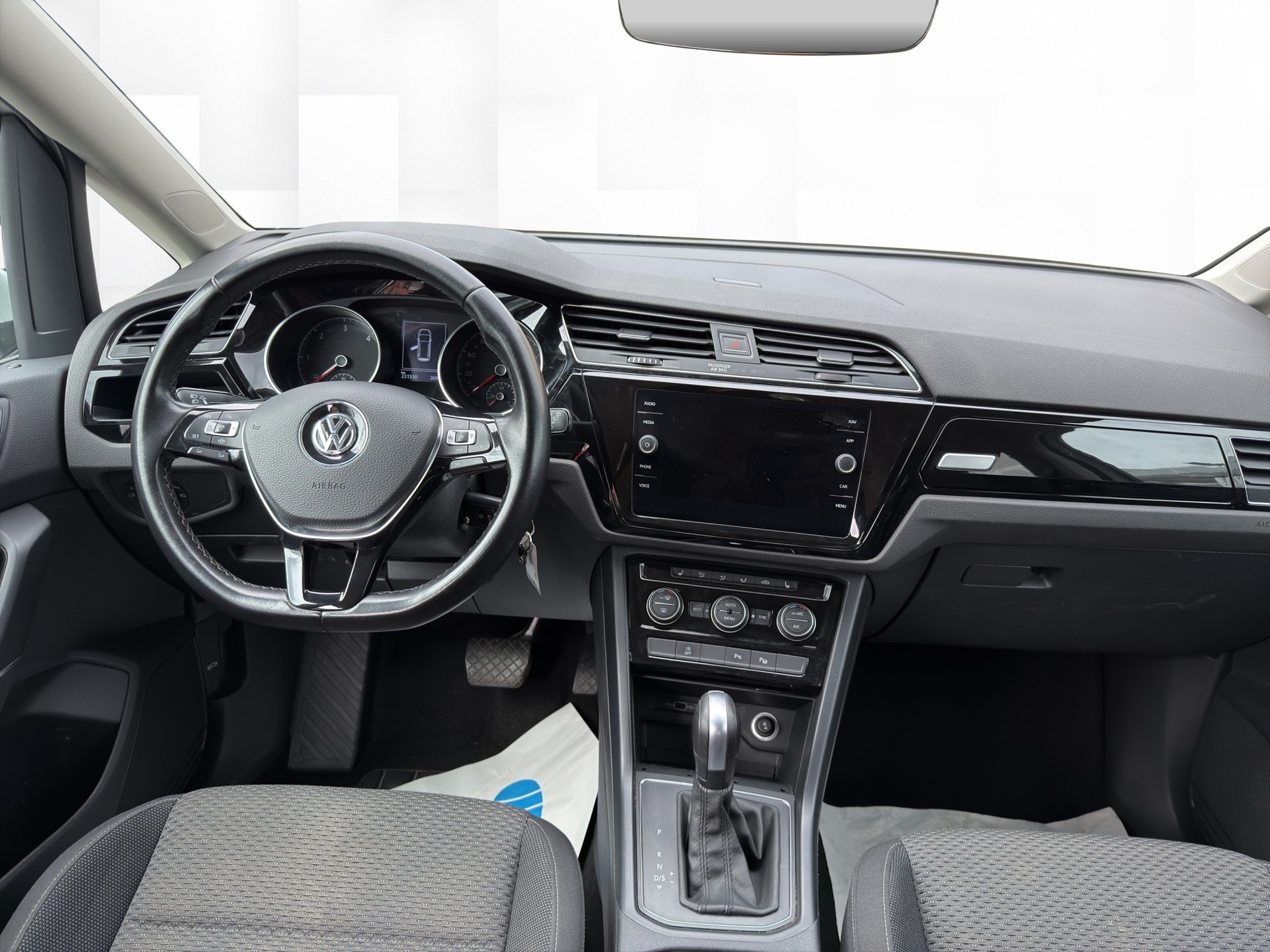 VW Touran 2.0 TDI BlueMotion Technology Comfortline 7 Platz DSG-image-12