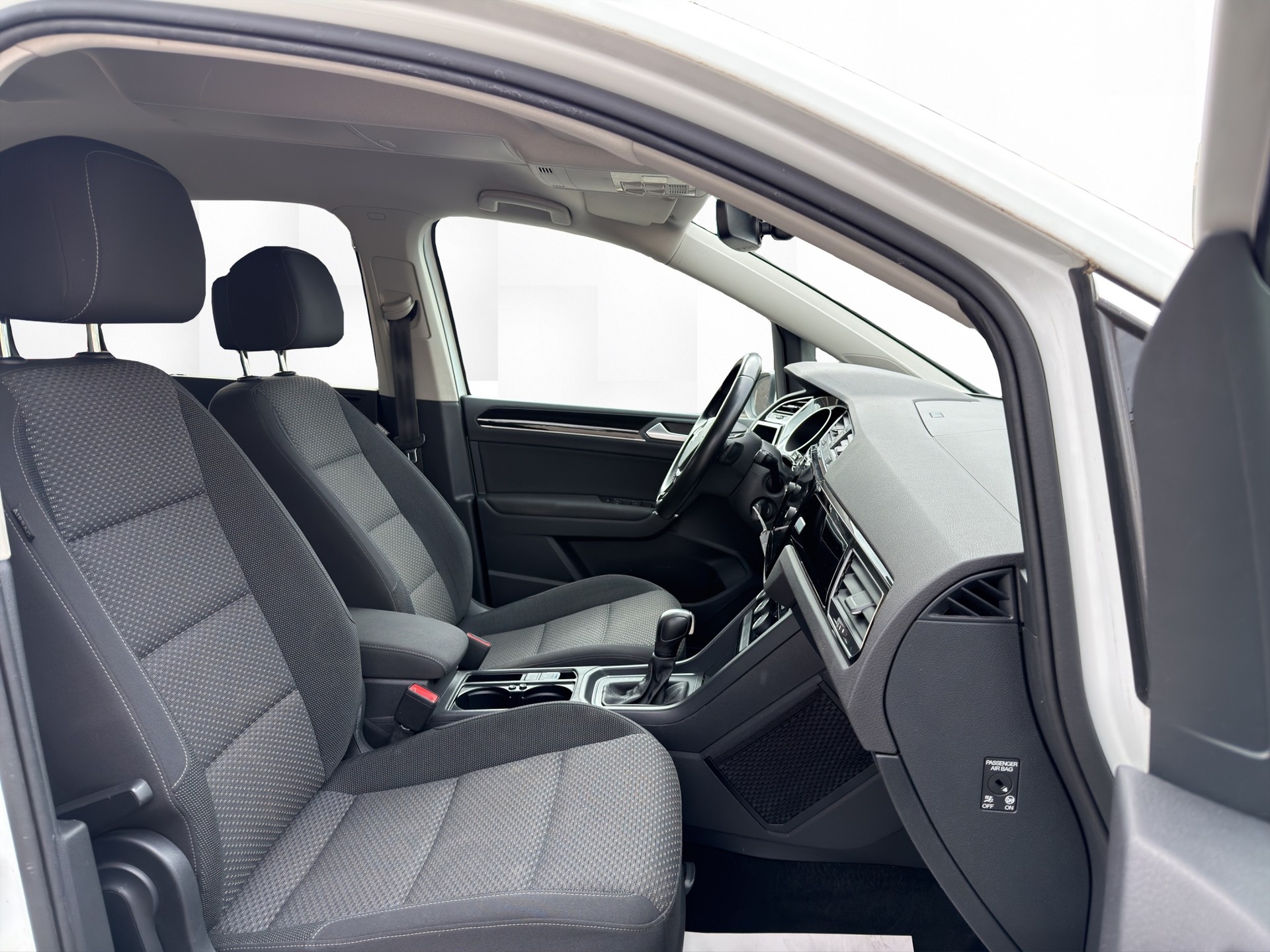 VW Touran 2.0 TDI BlueMotion Technology Comfortline 7 Platz DSG-image-10