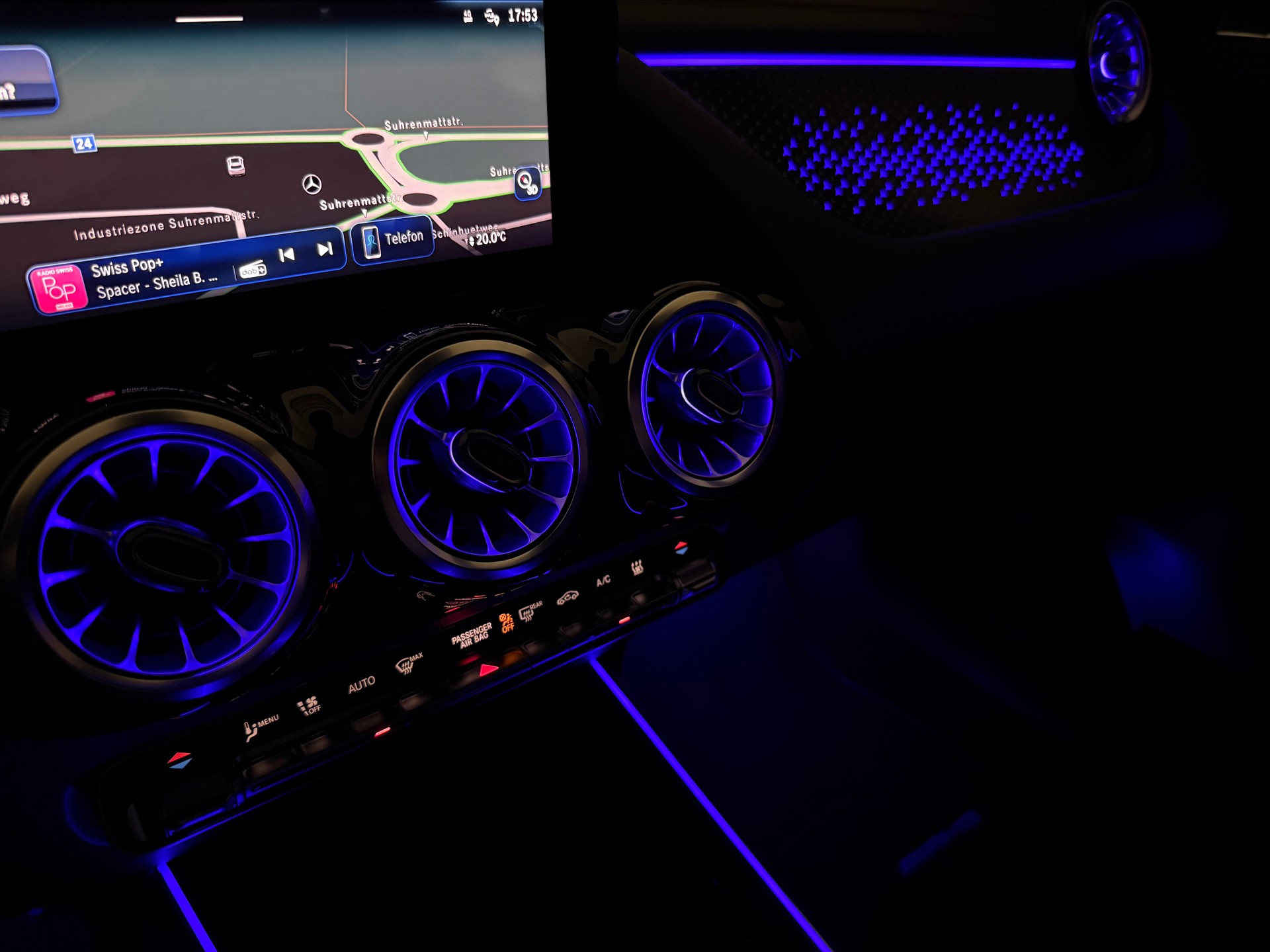 MERCEDES-BENZ EQA 350 AMG Line 4Matic Swiss Star-image-17
