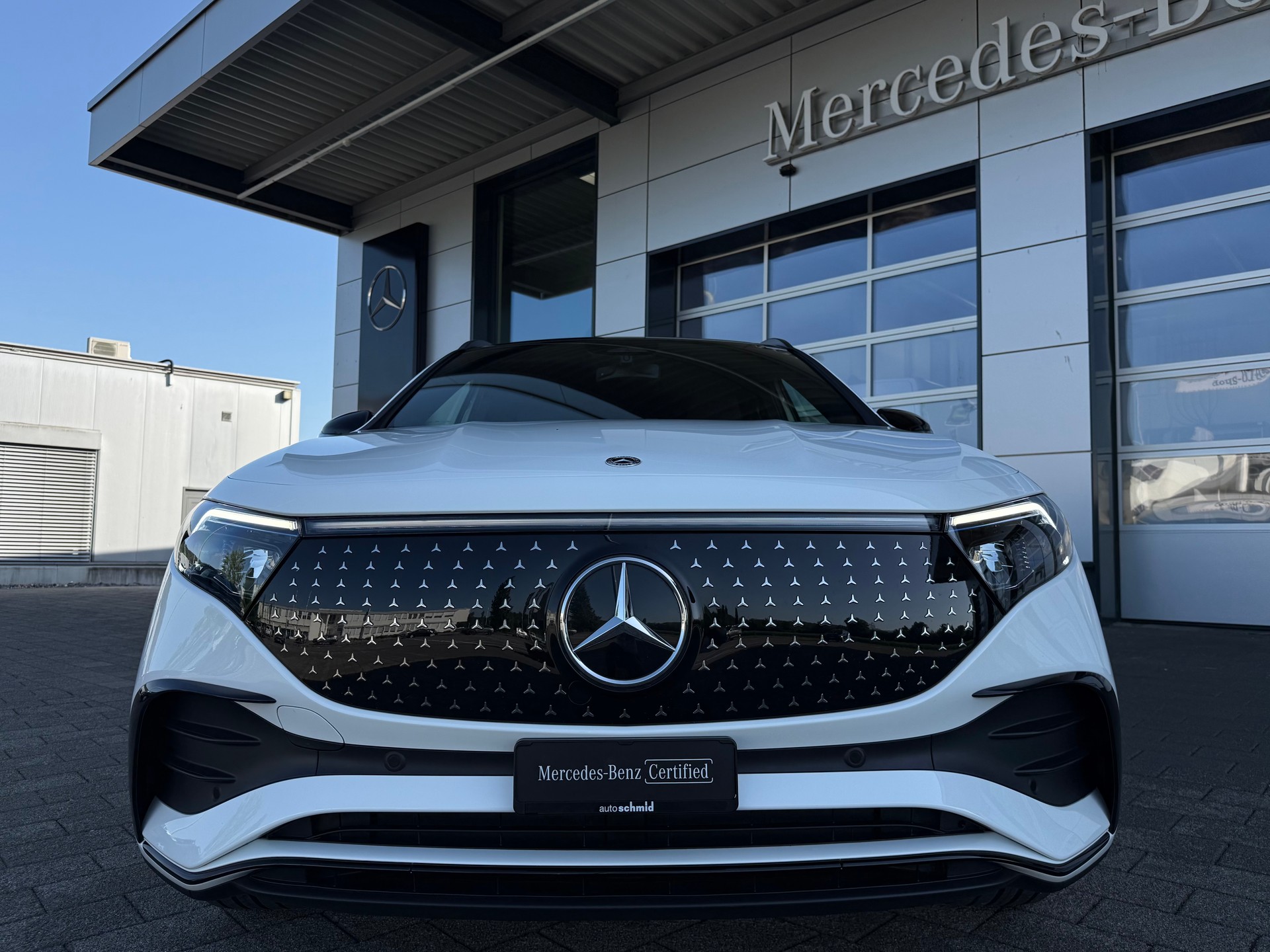 MERCEDES-BENZ EQA 350 AMG Line 4Matic Swiss Star-showroom-element-2