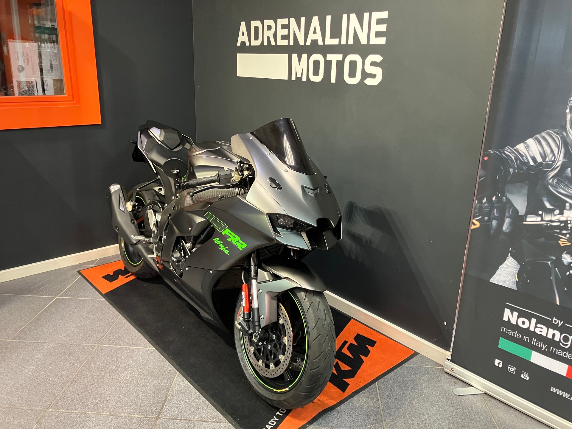 KAWASAKI ZX-10RR-showroom-element-2