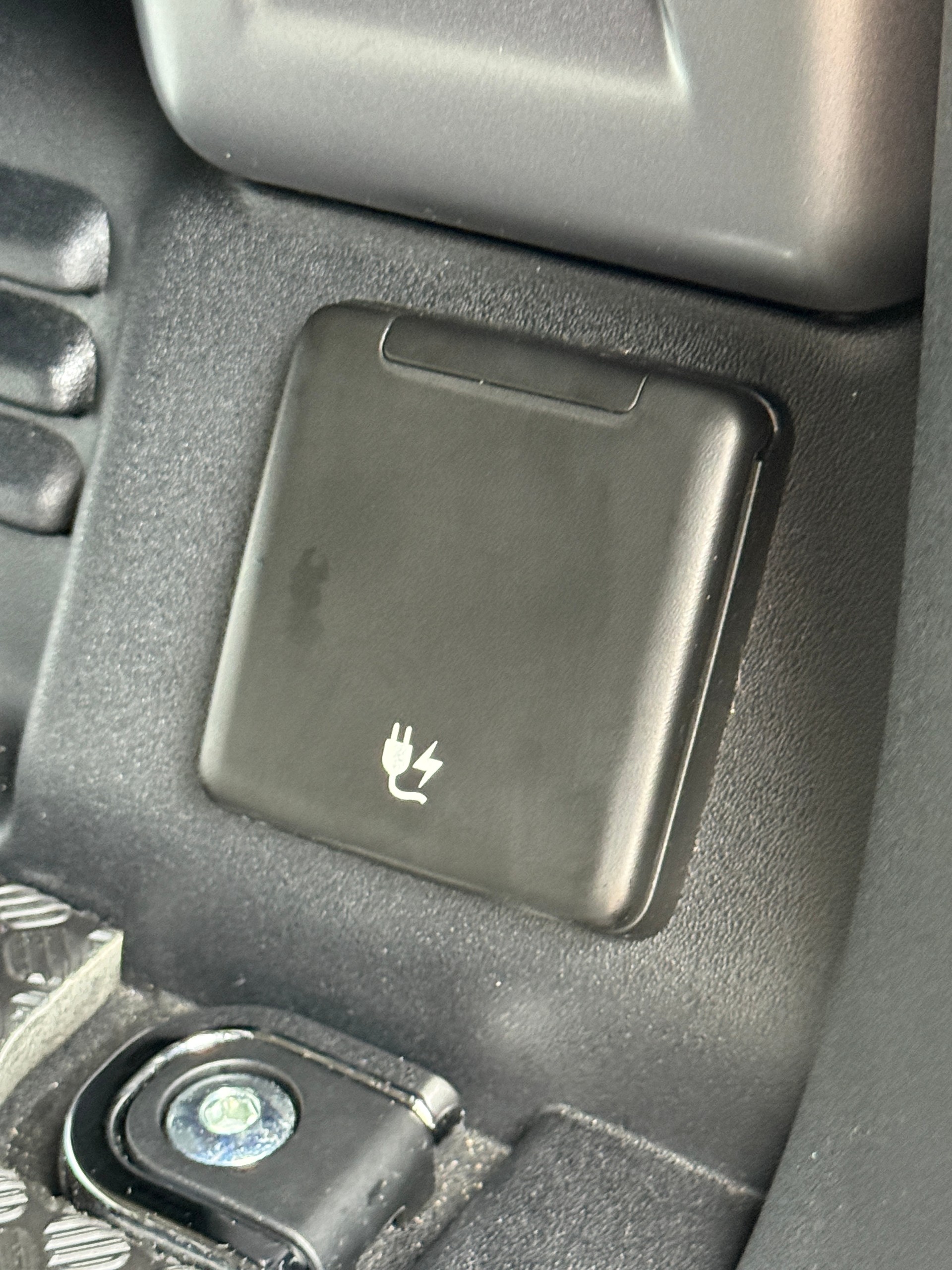 LAND ROVER DEFENDER 90 525 V8 5.0 AT8*5 JAHRE/150000 KILOMETER HERSTELLERGARANTIE*VOLLAUSSTATTUNG*-image-6