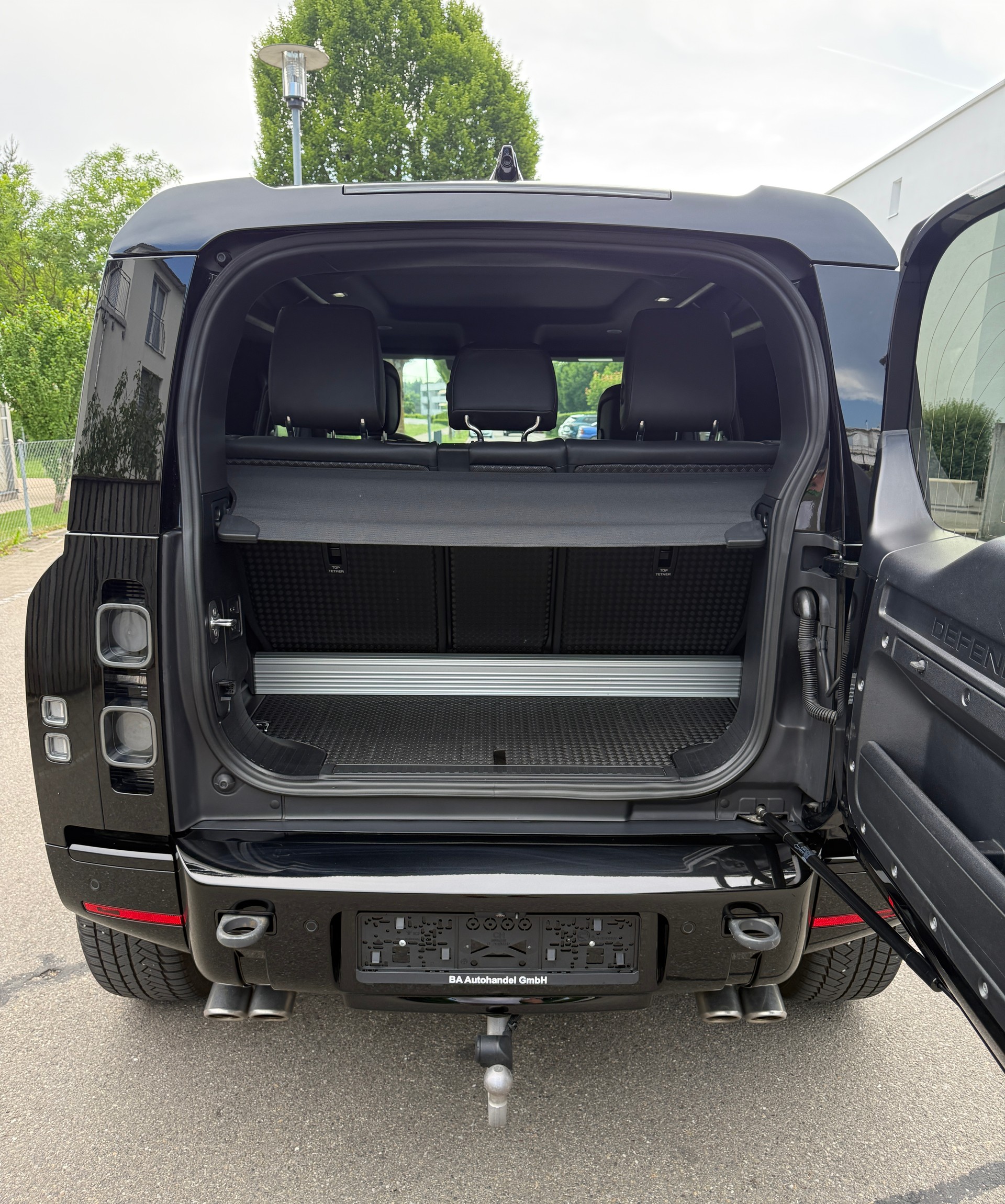 LAND ROVER DEFENDER 90 525 V8 5.0 AT8*5 JAHRE/150000 KILOMETER HERSTELLERGARANTIE*VOLLAUSSTATTUNG*-image-5
