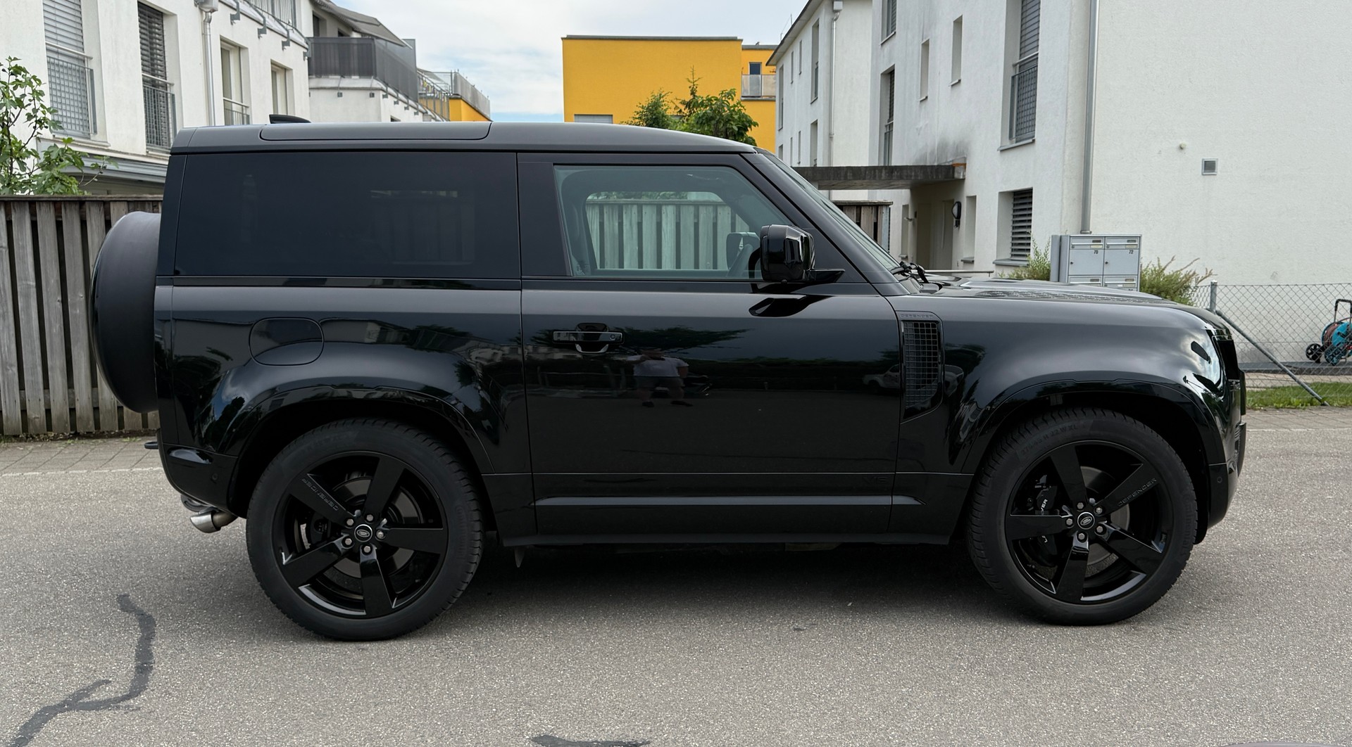 LAND ROVER DEFENDER 90 525 V8 5.0 AT8*5 JAHRE/150000 KILOMETER HERSTELLERGARANTIE*VOLLAUSSTATTUNG*-image-10