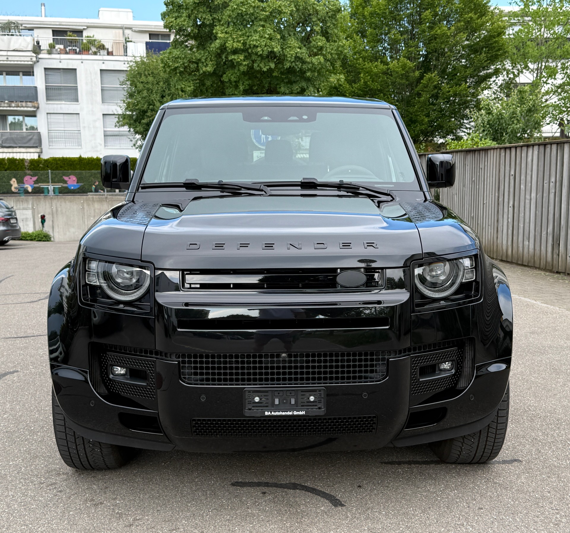 LAND ROVER DEFENDER 90 525 V8 5.0 AT8*5 JAHRE/150000 KILOMETER HERSTELLERGARANTIE*VOLLAUSSTATTUNG*-showroom-element-1