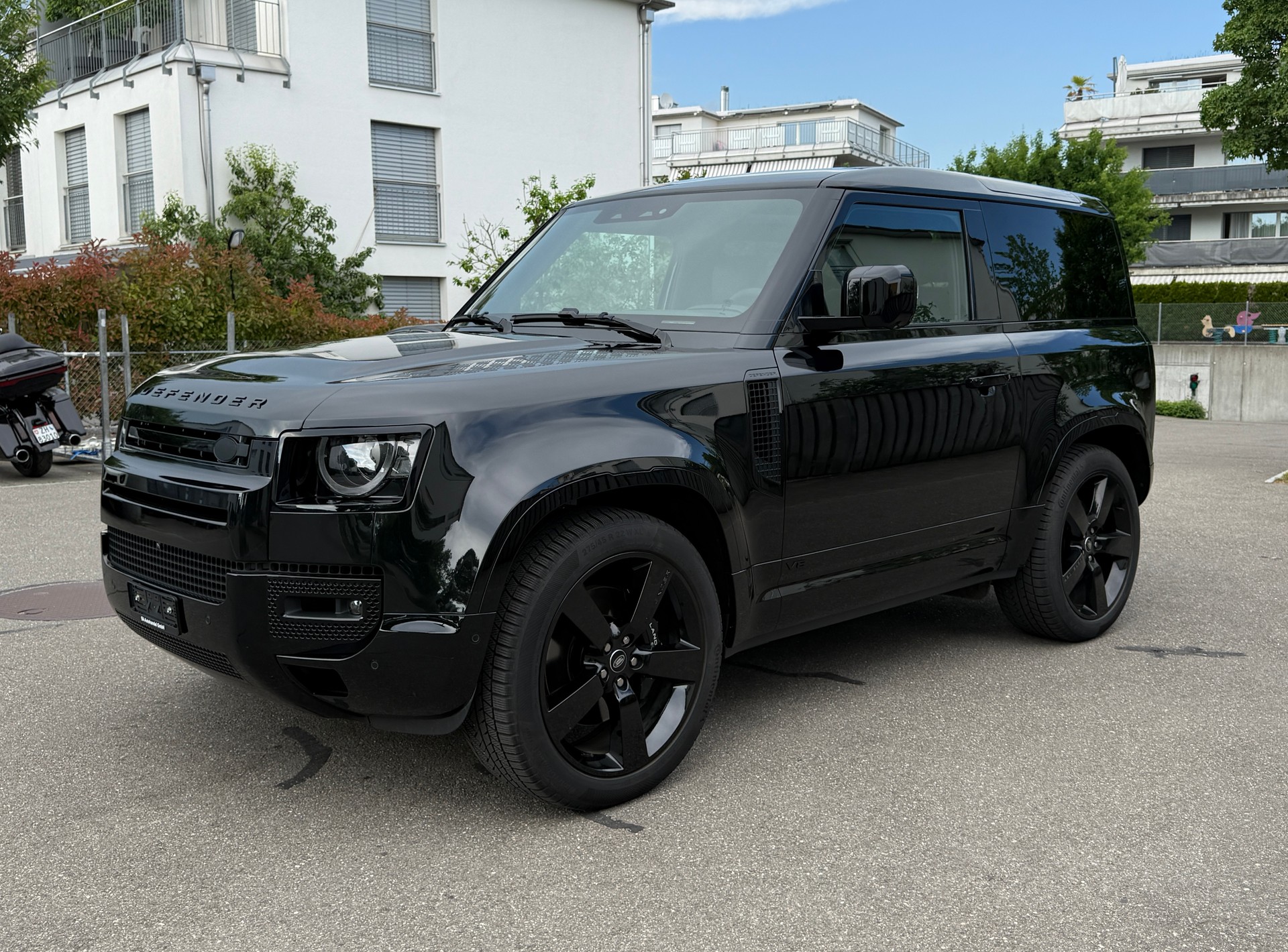 LAND ROVER DEFENDER 90 525 V8 5.0 AT8*5 JAHRE/150000 KILOMETER HERSTELLERGARANTIE*VOLLAUSSTATTUNG*-showroom-element-2
