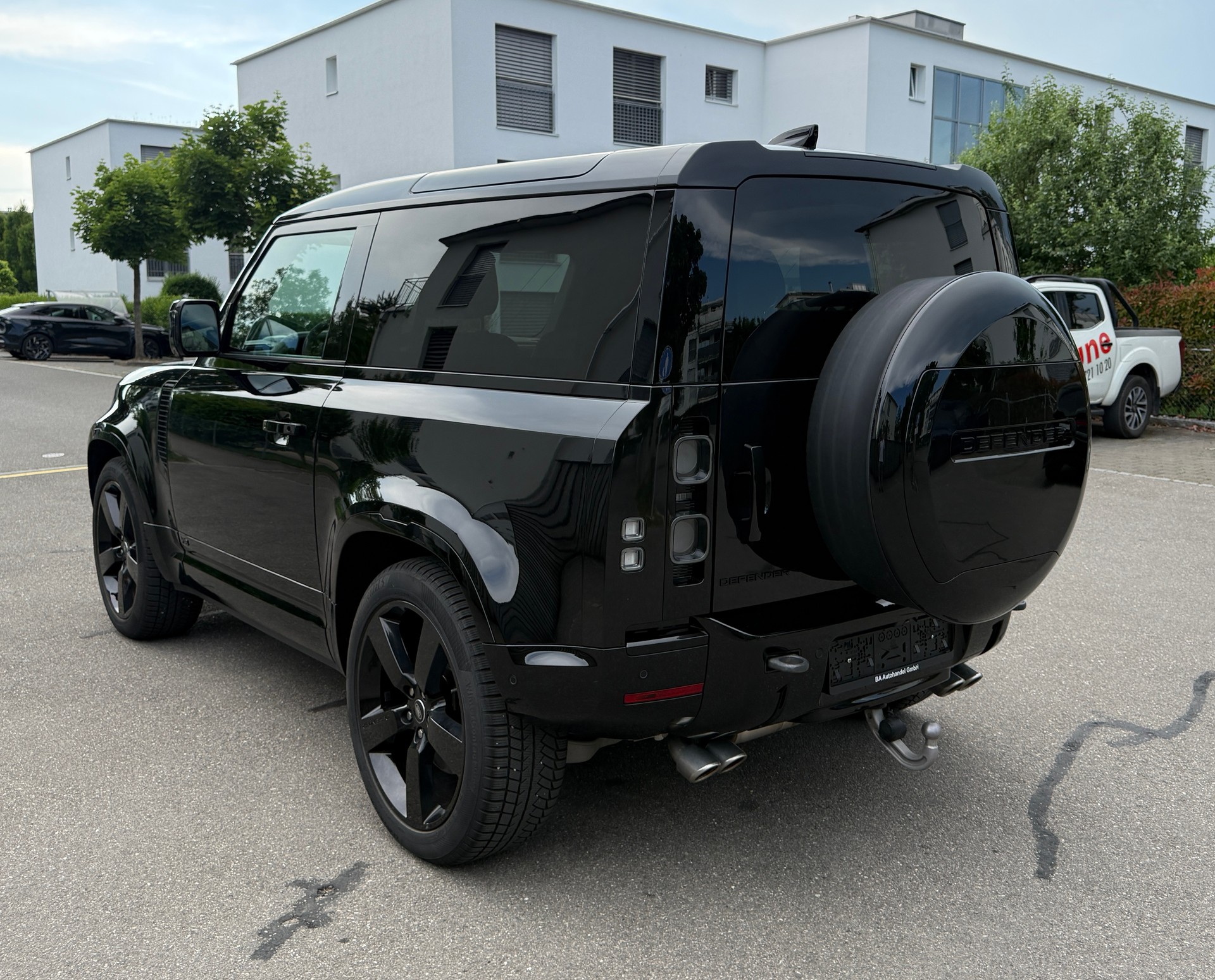 LAND ROVER DEFENDER 90 525 V8 5.0 AT8*5 JAHRE/150000 KILOMETER HERSTELLERGARANTIE*VOLLAUSSTATTUNG*-showroom-element-3