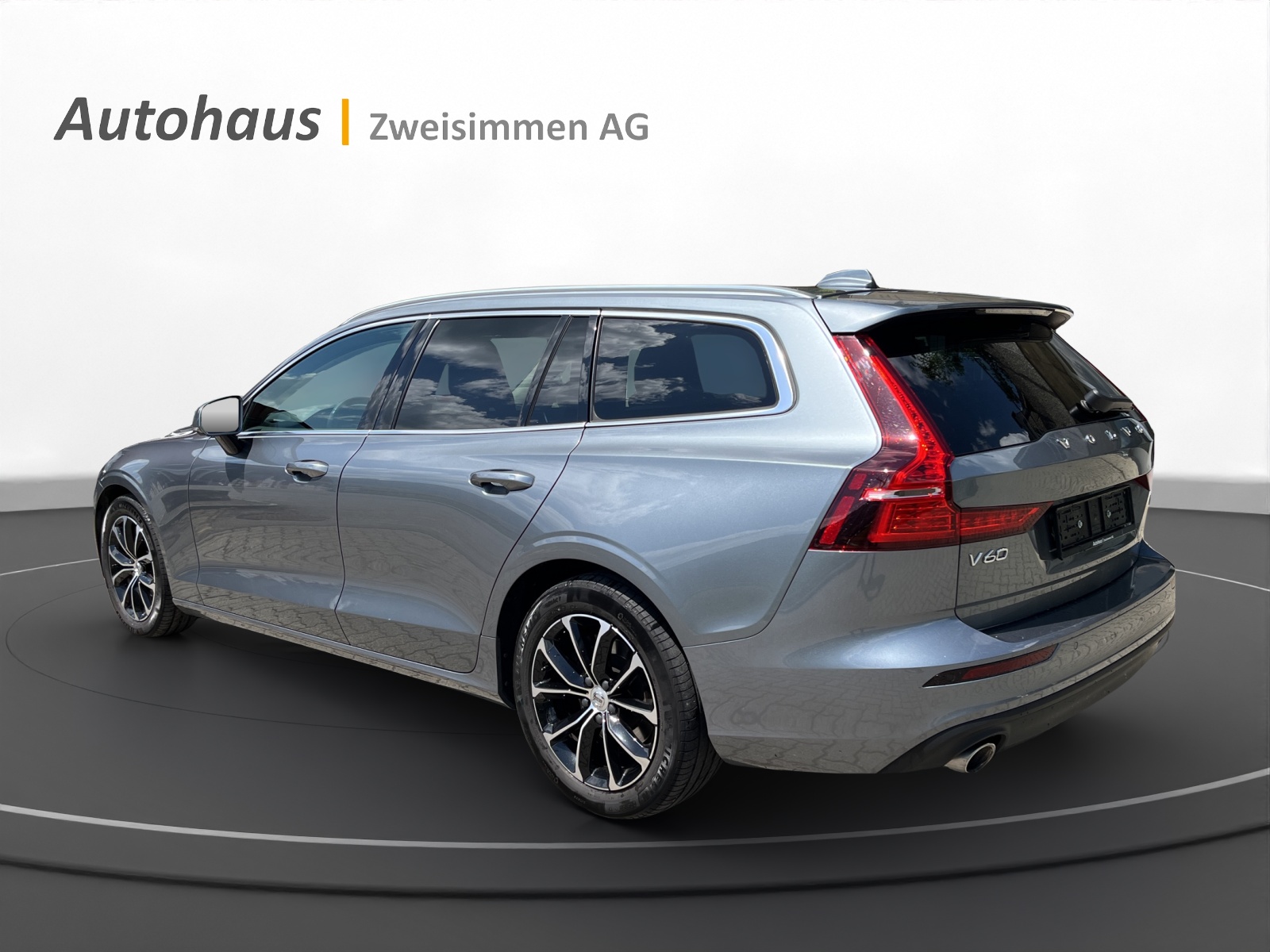 VOLVO V60 D4 Momentum Geartronic-image-2