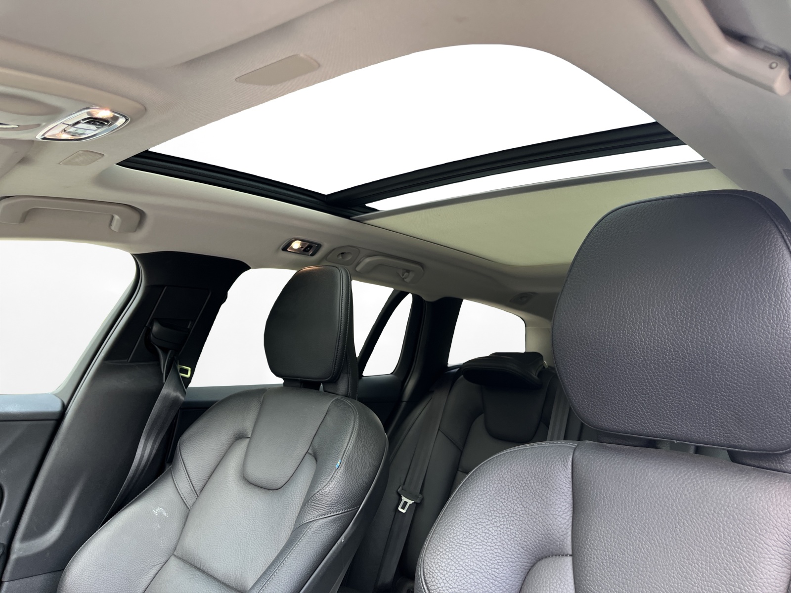 VOLVO V60 D4 Momentum Geartronic-image-14