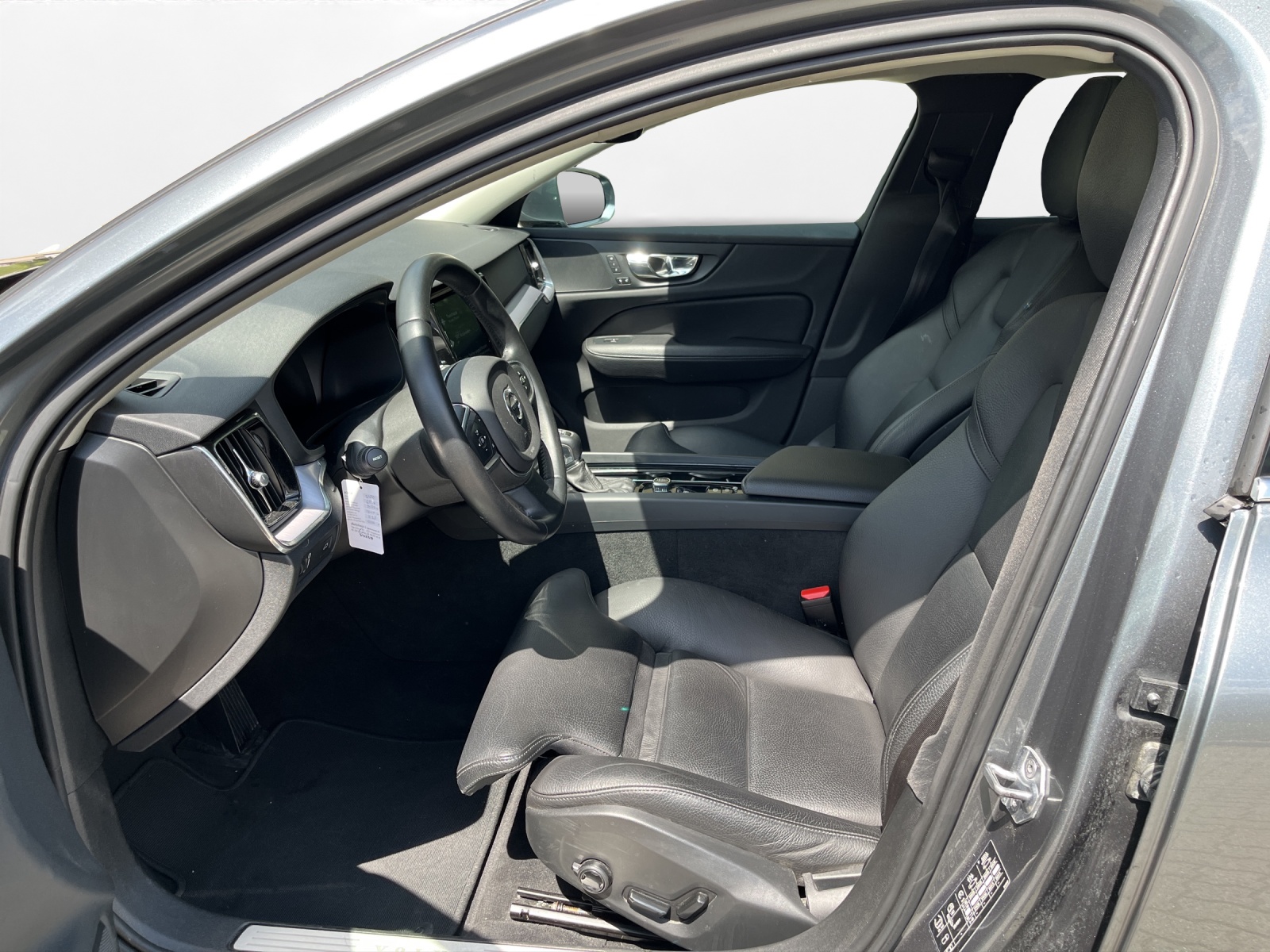 VOLVO V60 D4 Momentum Geartronic-image-9