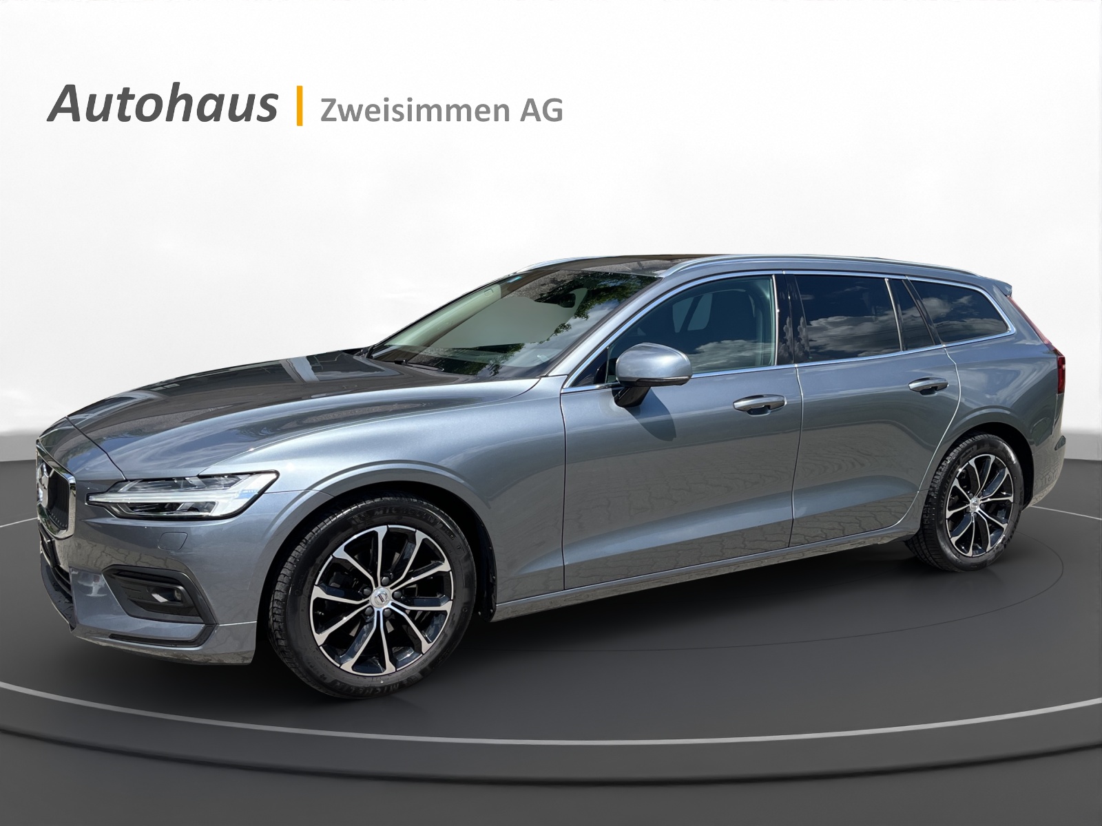 VOLVO V60 D4 Momentum Geartronic-image-0