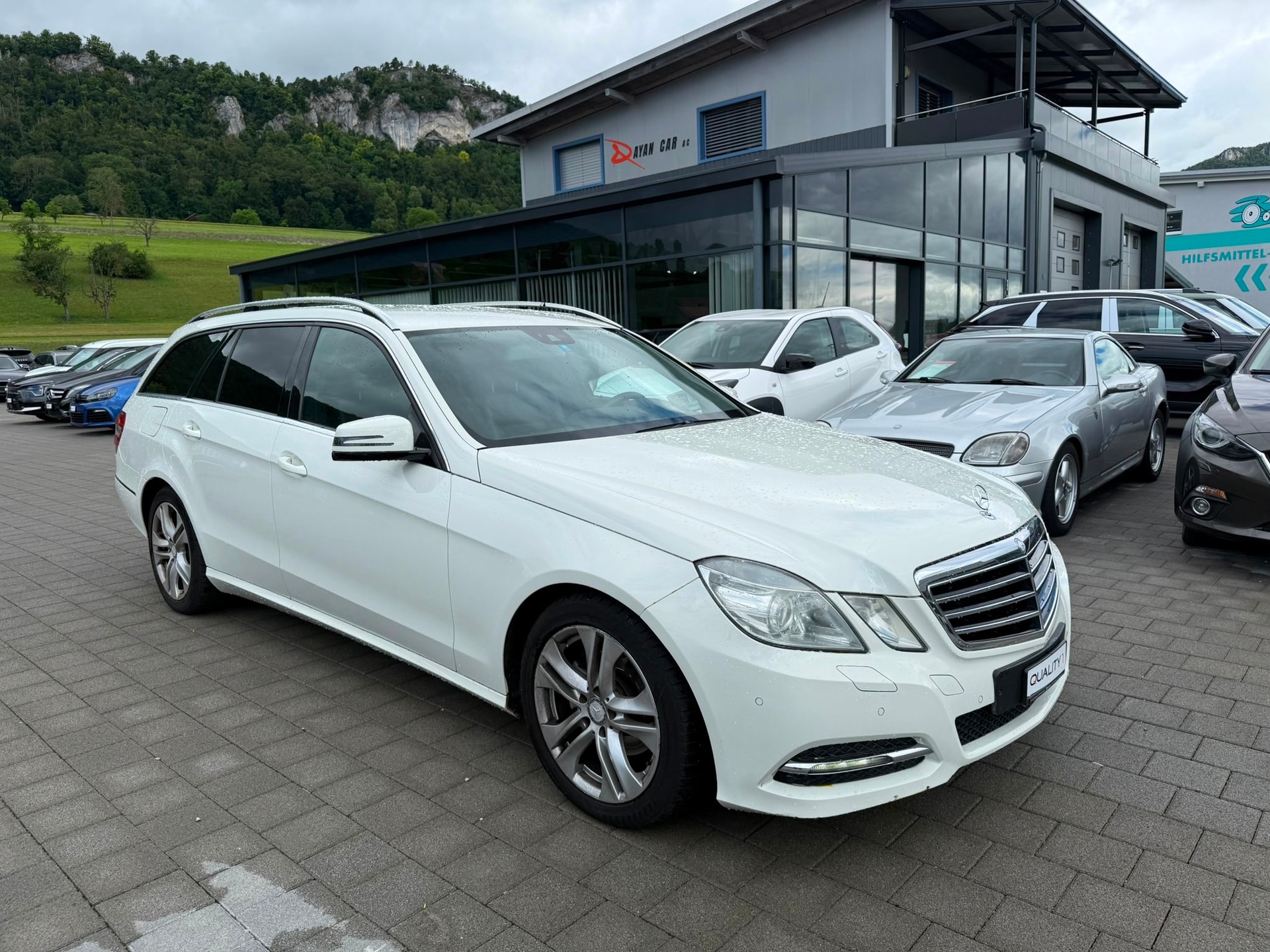 MERCEDES-BENZ E 220 CDI BlueEfficiency Automatic-showroom-element-2