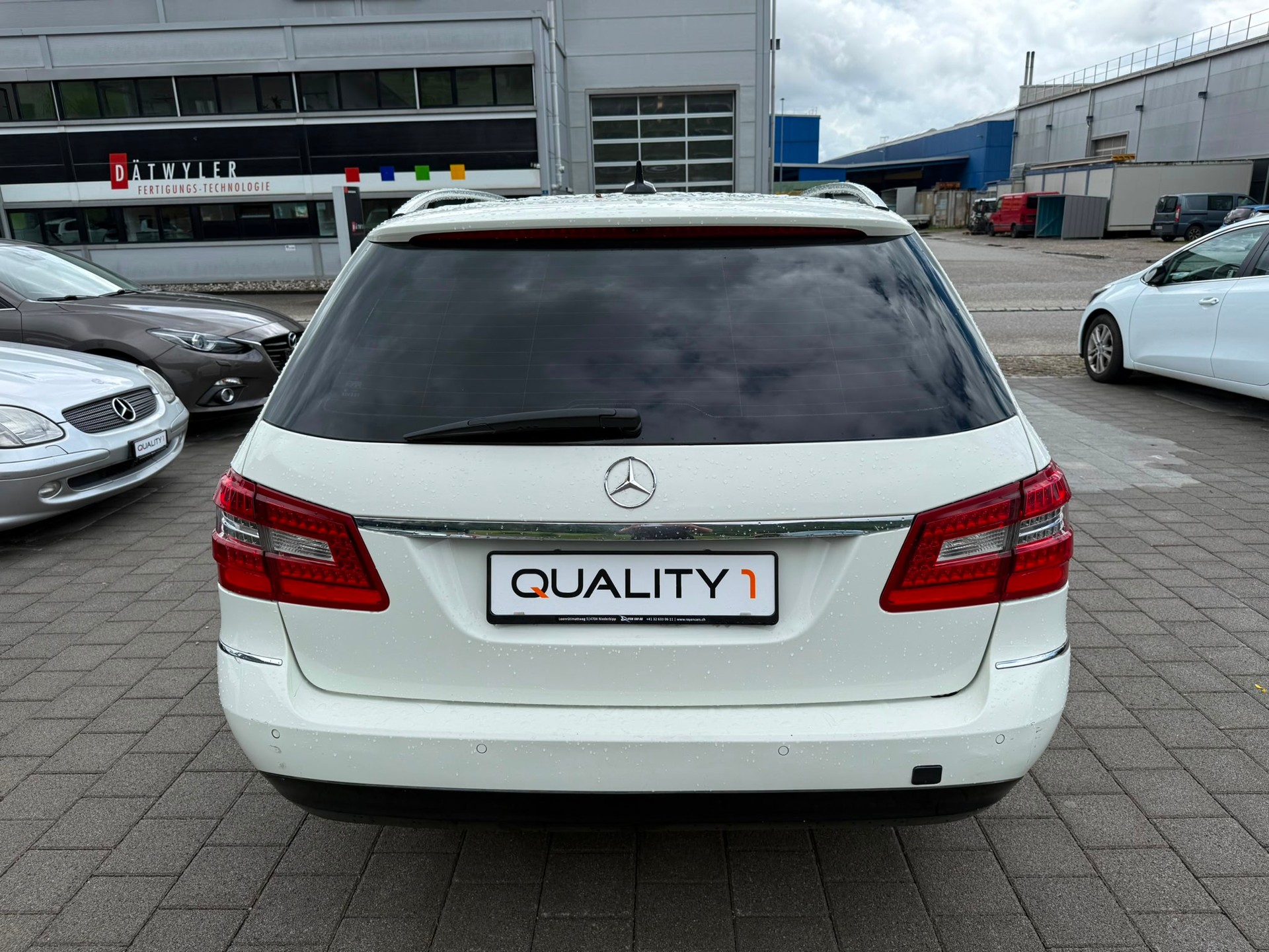 MERCEDES-BENZ E 220 CDI BlueEfficiency Automatic-showroom-element-3