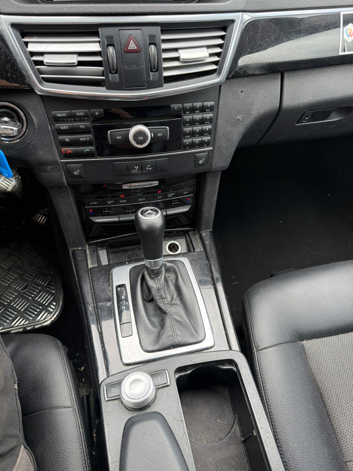 MERCEDES-BENZ E 220 CDI BlueEfficiency Automatic-image-14