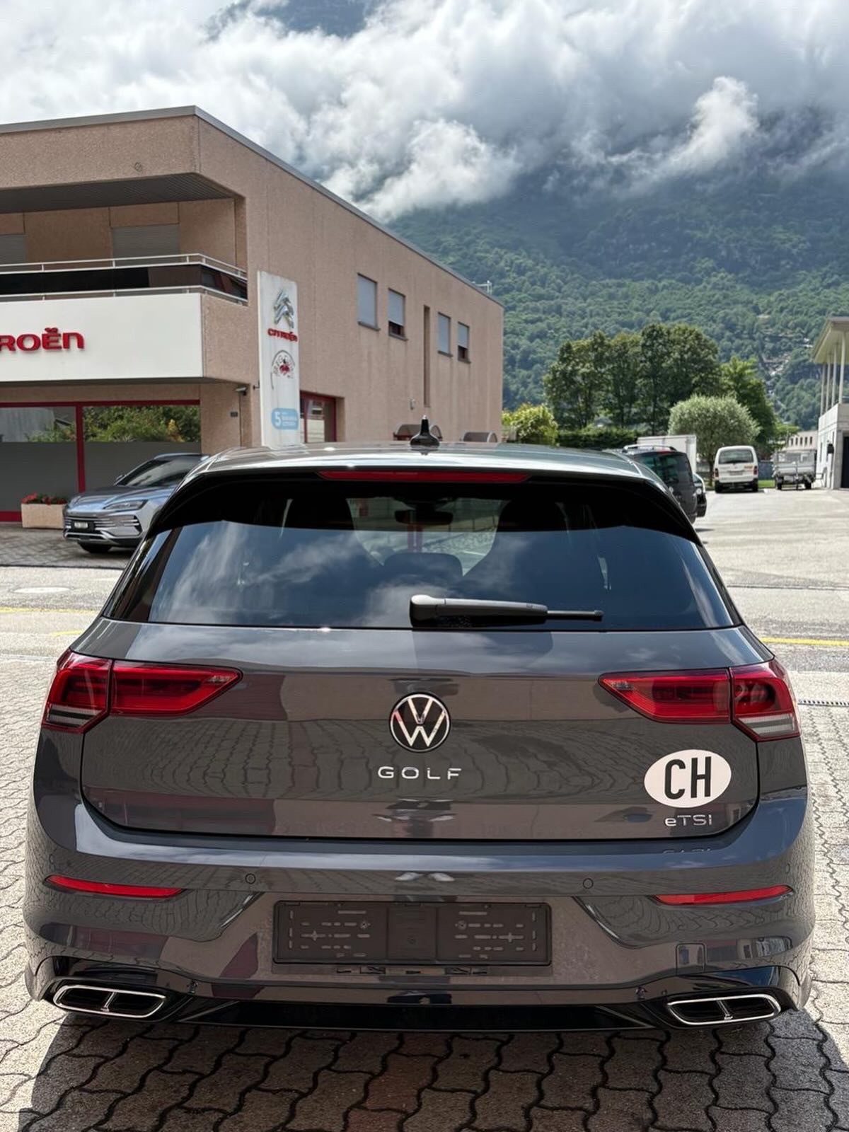 VW Golf 1.5 eTSI mHEV ACT R-Line DSG-image-2