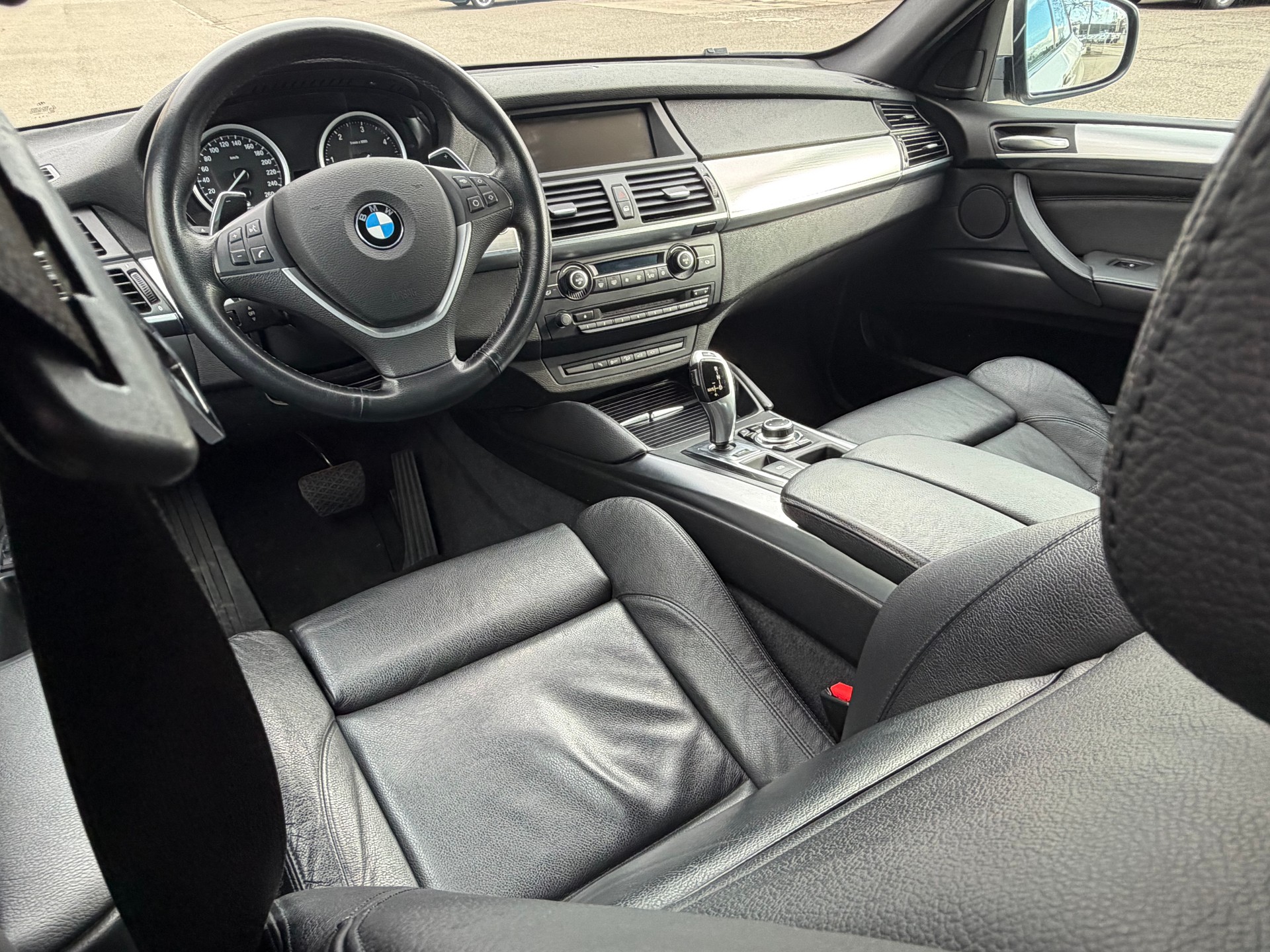 BMW X6-image-7