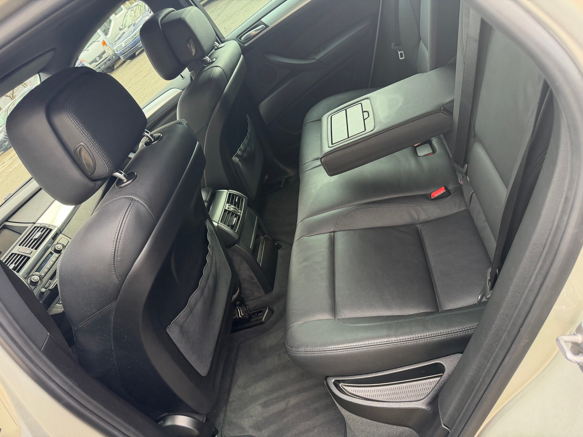 BMW X6-image-6
