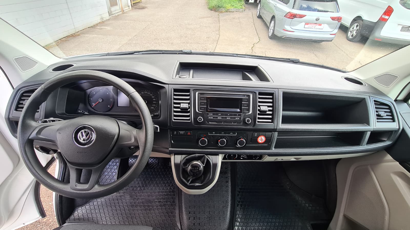 VW T6 2.0 TDI 4Motion ** 150 PS ** 6-Plätzer ** PDC Hinten ** Klimaanlage ** Frisch Ab MFK & Service **-image-11