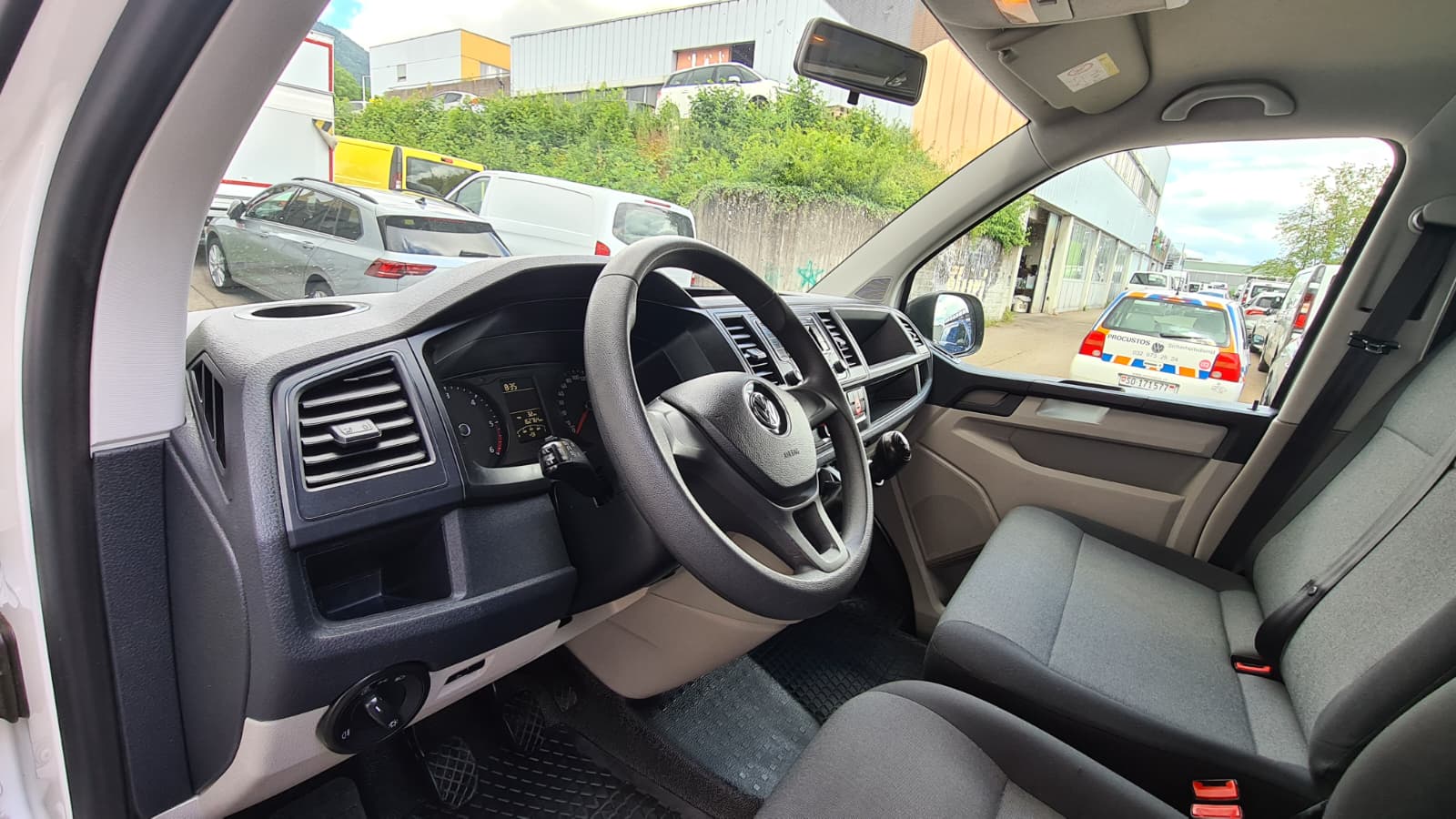 VW T6 2.0 TDI 4Motion ** 150 PS ** 6-Plätzer ** PDC Hinten ** Klimaanlage ** Frisch Ab MFK & Service **-image-12