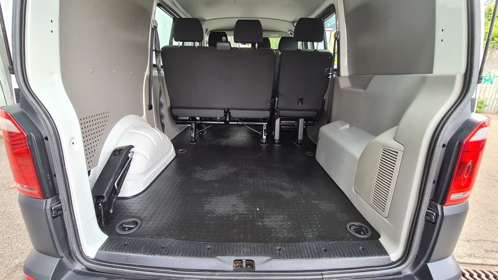 VW T6 2.0 TDI 4Motion ** 150 PS ** 6-Plätzer ** PDC Hinten ** Klimaanlage ** Frisch Ab MFK & Service **-image-8