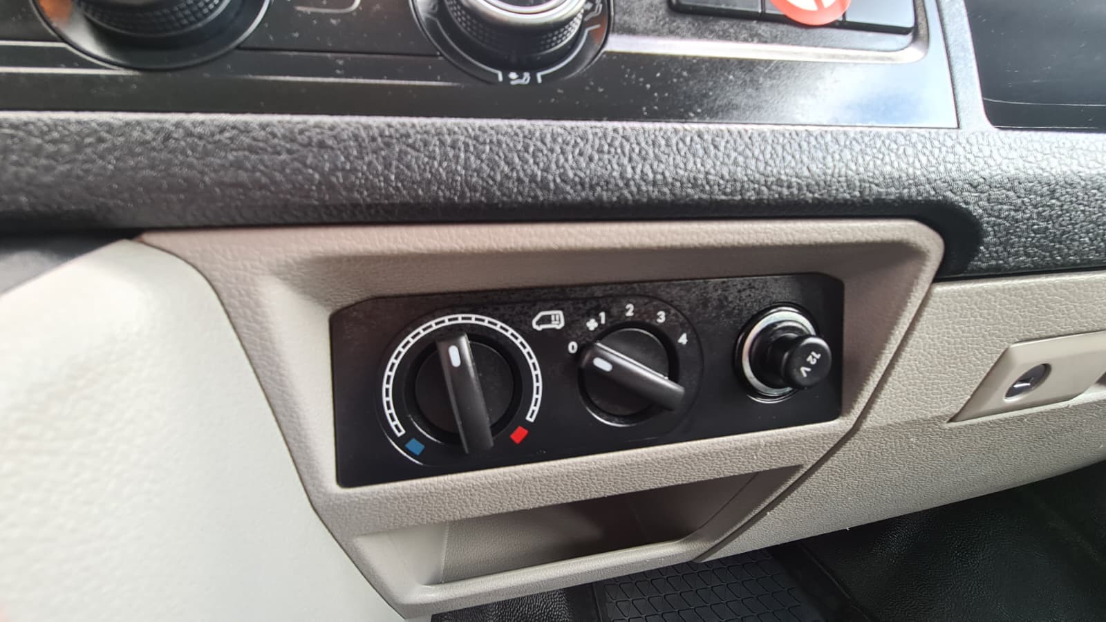 VW T6 2.0 TDI 4Motion ** 150 PS ** 6-Plätzer ** PDC Hinten ** Klimaanlage ** Frisch Ab MFK & Service **-image-10