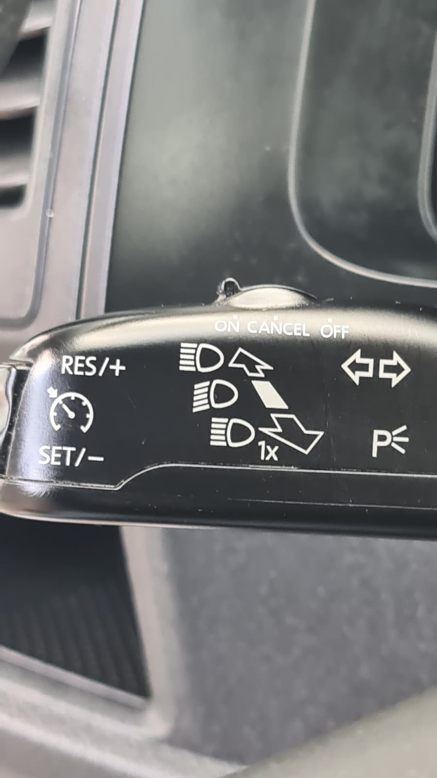 VW T6 2.0 TDI 4Motion ** 150 PS ** 6-Plätzer ** PDC Hinten ** Klimaanlage ** Frisch Ab MFK & Service **-image-9