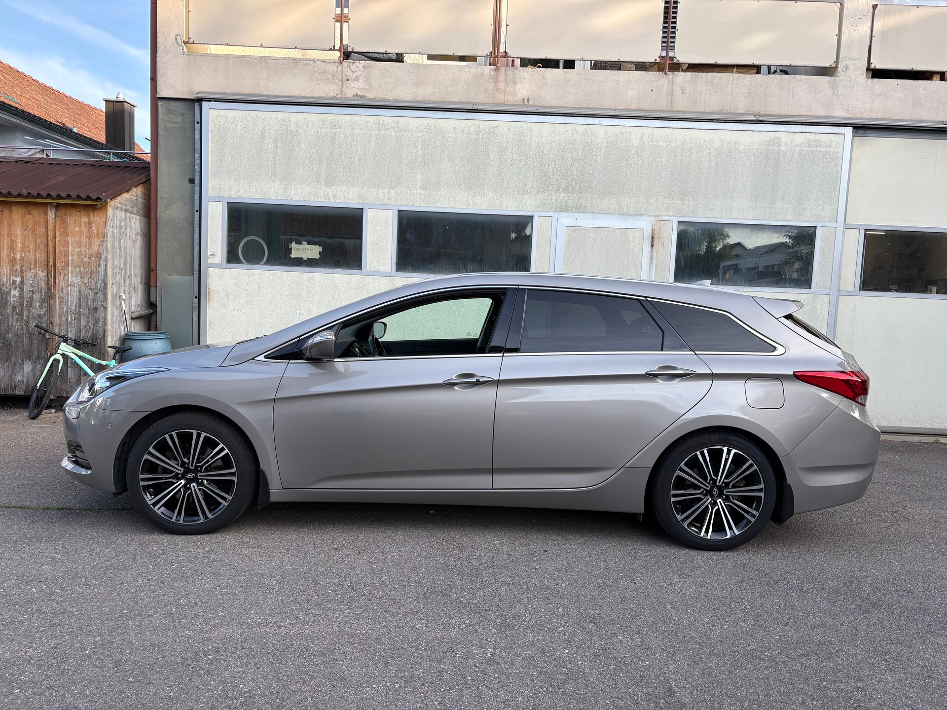 HYUNDAI i40 Wagon 1.7 CRDI Amplia Automatic-showroom-element-2