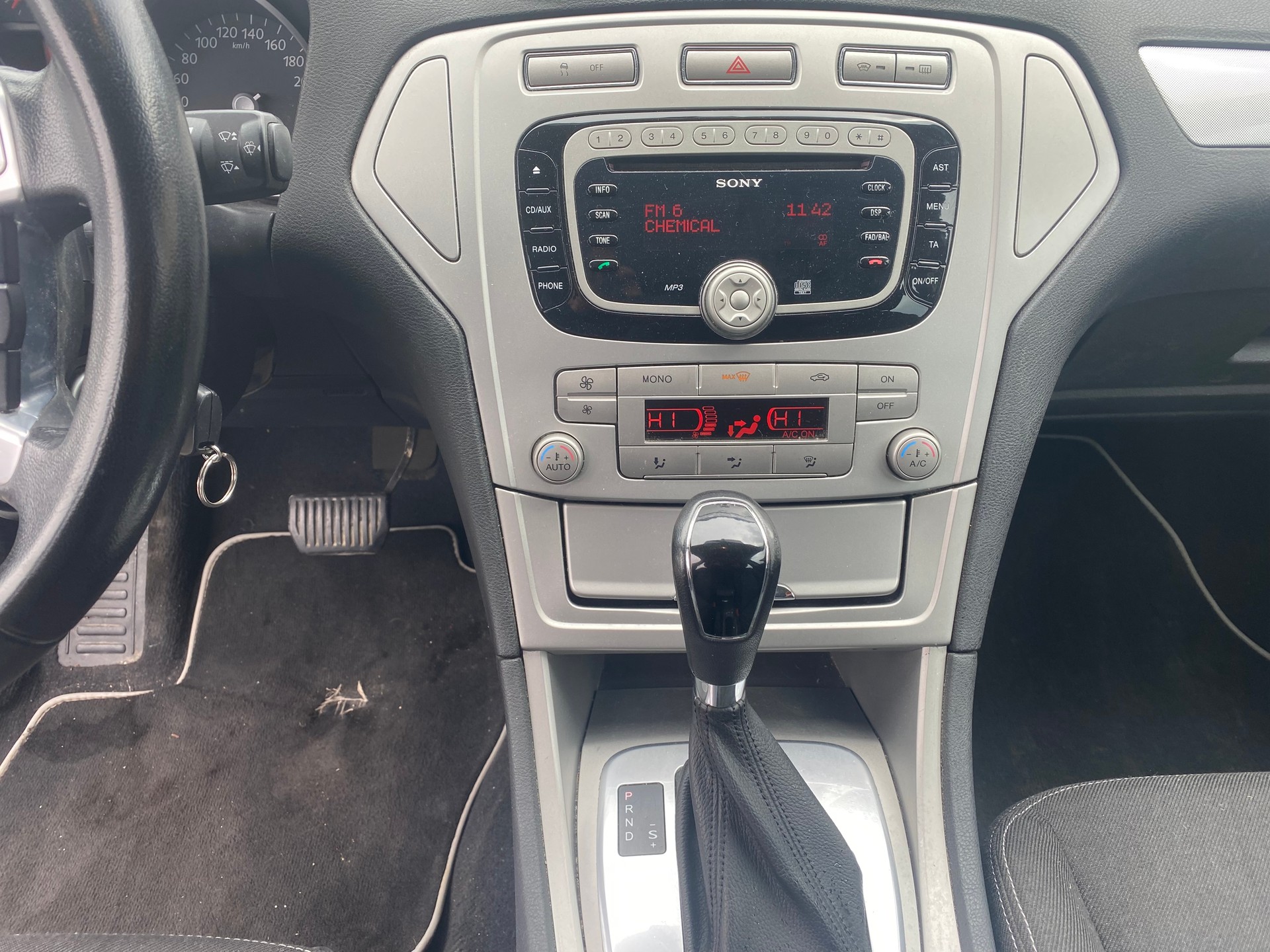 FORD Mondeo 2.0 TDCi 16V Carving PowerShift-image-9