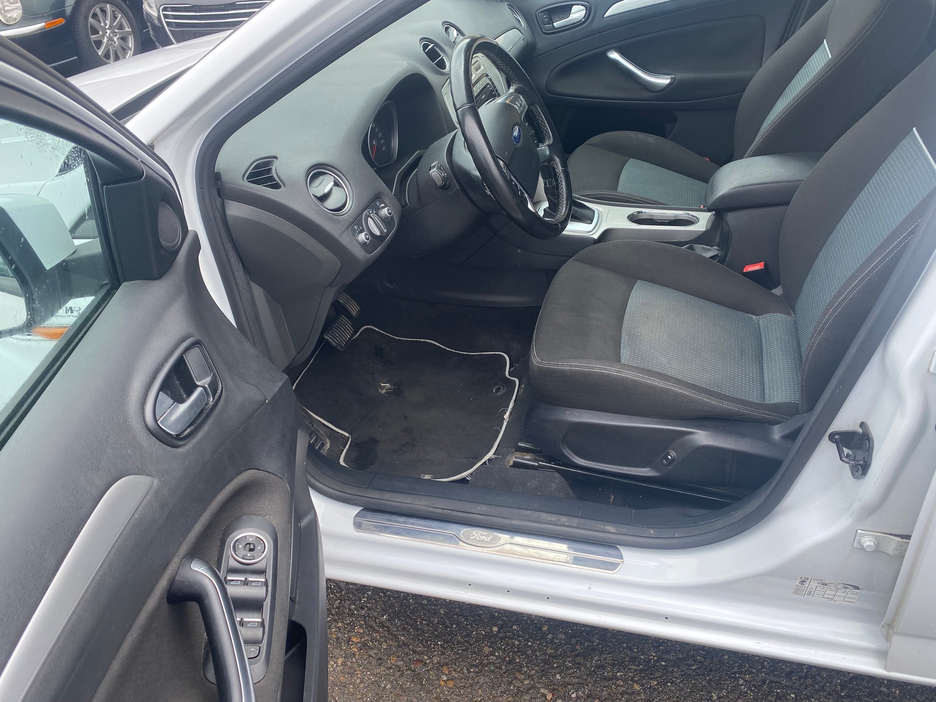 FORD Mondeo 2.0 TDCi 16V Carving PowerShift-image-8