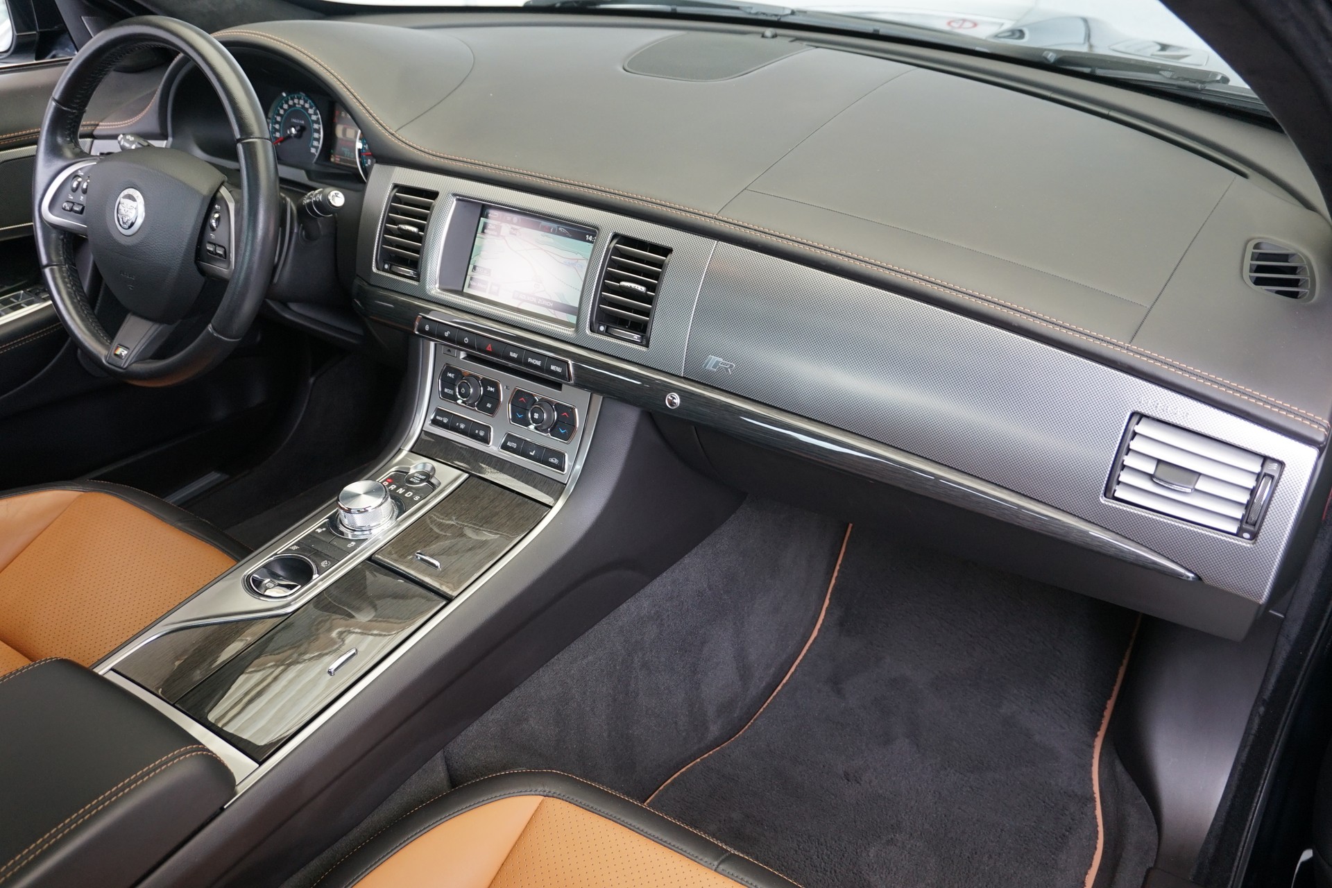 JAGUAR XF 5.0 V8 S/C XFR-image-15