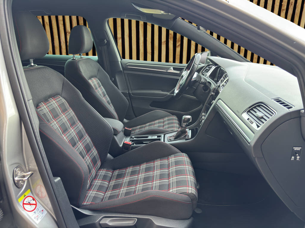 VW Golf VII 2.0 TSI GTI Performance DSG-image-4