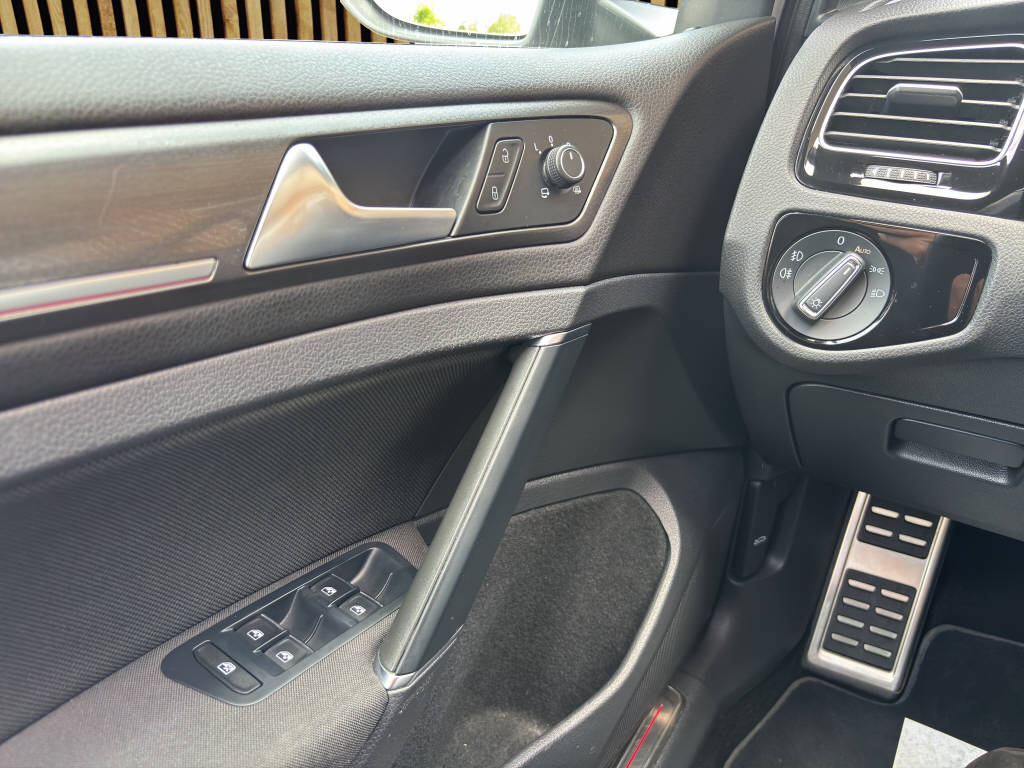 VW Golf VII 2.0 TSI GTI Performance DSG-image-12