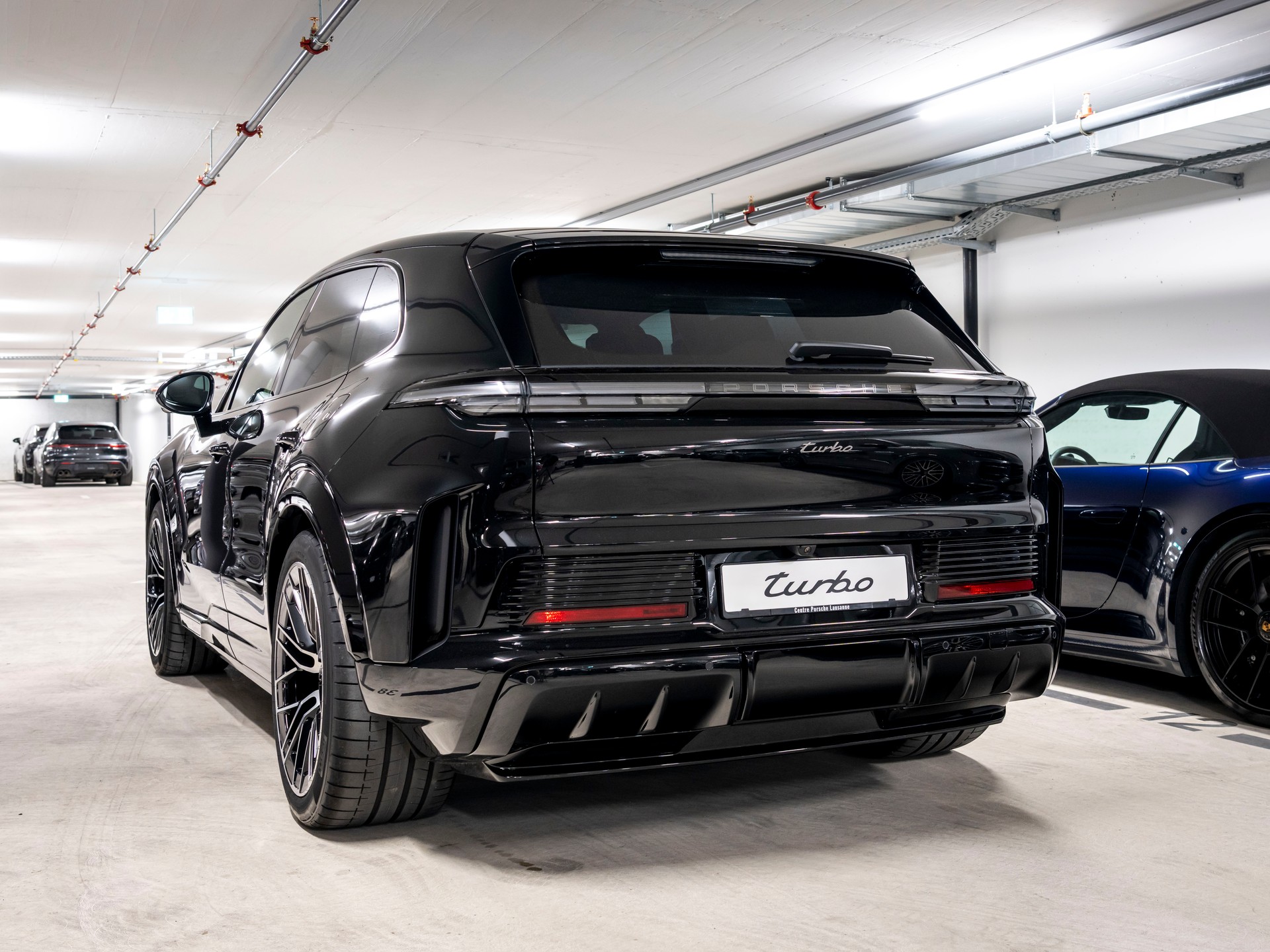 PORSCHE Cayenne Turbo Electric 113 kWh-image-2