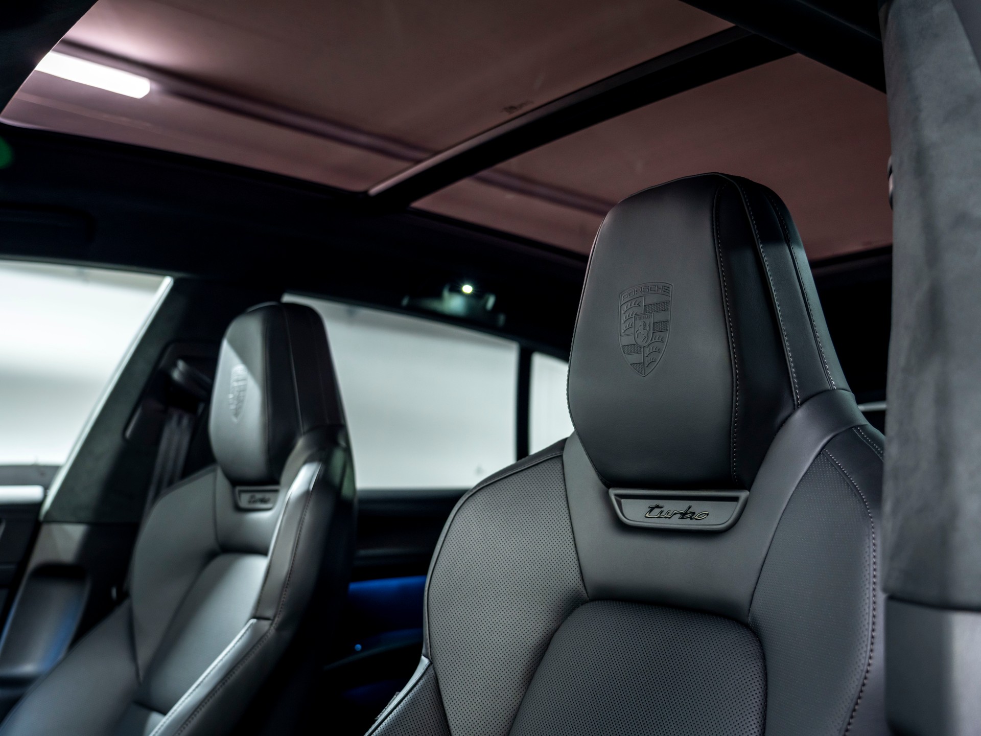 PORSCHE Cayenne Turbo Electric 113 kWh-image-16